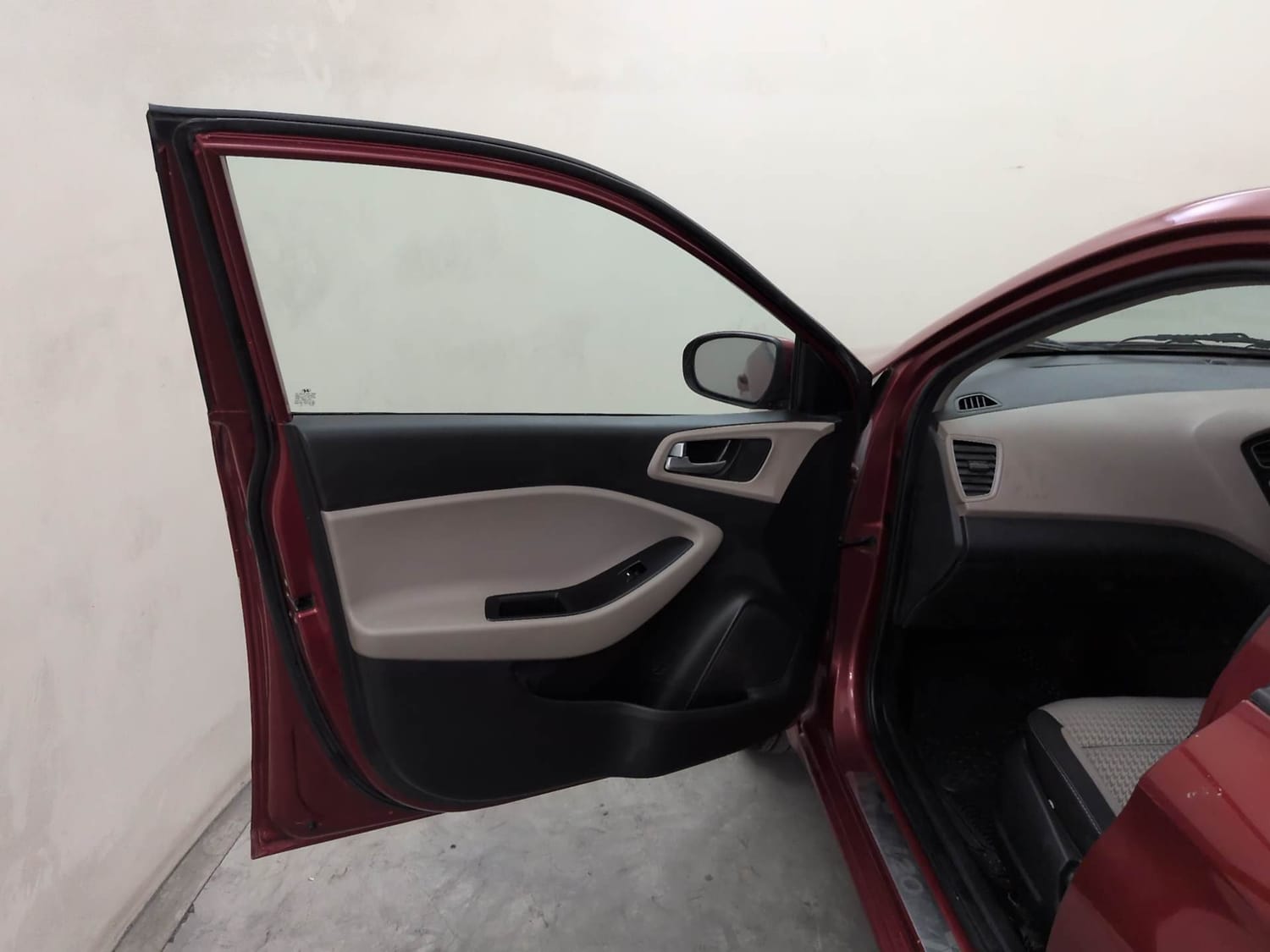 Used 2019 Hyundai Elite i20 Sportz Plus 1.2 Petrol Manual interior LEFT FRONT DOOR OPEN VIEW