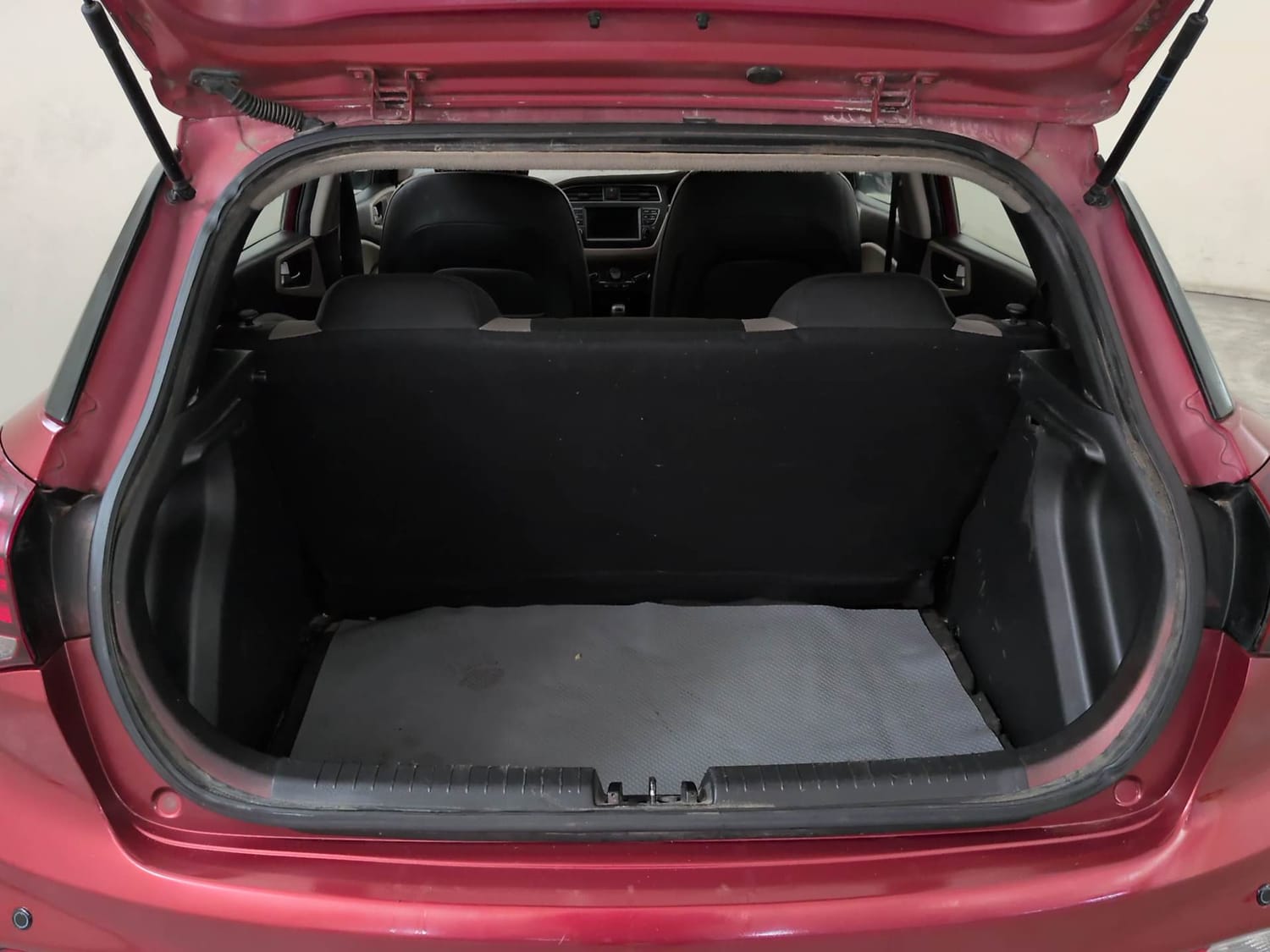 Used 2019 Hyundai Elite i20 Sportz Plus 1.2 Petrol Manual interior DICKY INSIDE VIEW