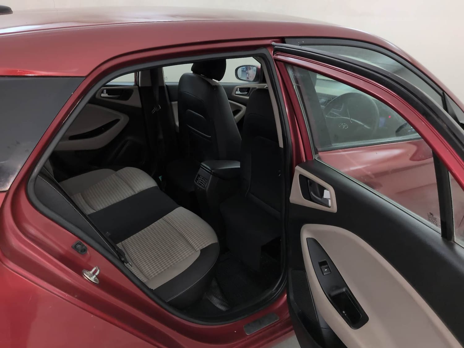 Used 2019 Hyundai Elite i20 Sportz Plus 1.2 Petrol Manual interior RIGHT SIDE REAR DOOR CABIN VIEW