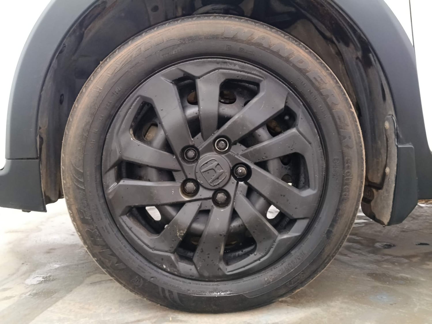 Used 2016 Honda BR-V S Petrol Petrol Manual tyres LEFT FRONT TYRE RIM VIEW