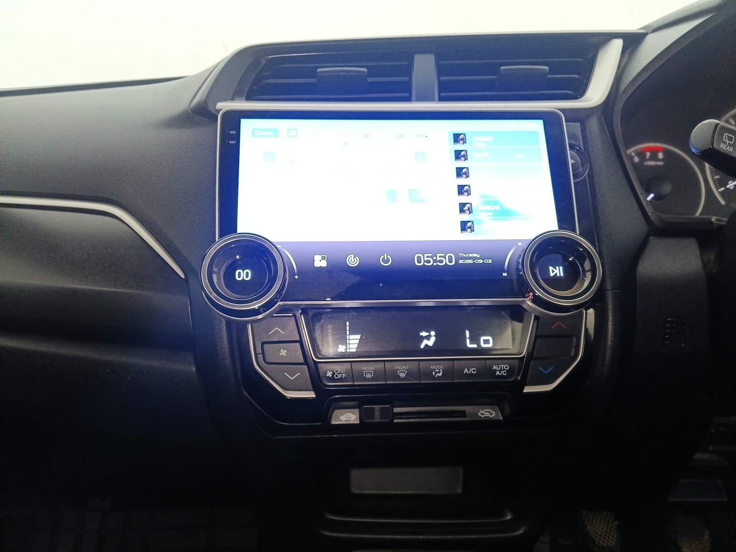 Used 2016 Honda BR-V S Petrol Petrol Manual interior MUSIC SYSTEM & AC CONTROL VIEW