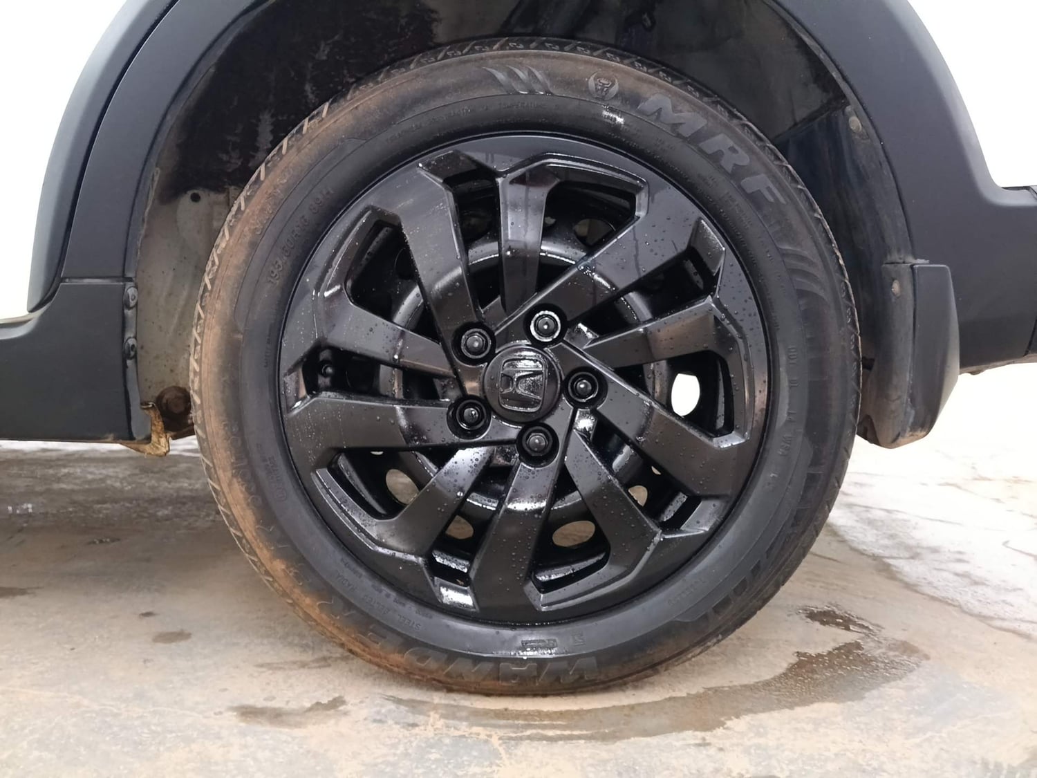 Used 2016 Honda BR-V S Petrol Petrol Manual tyres LEFT REAR TYRE RIM VIEW