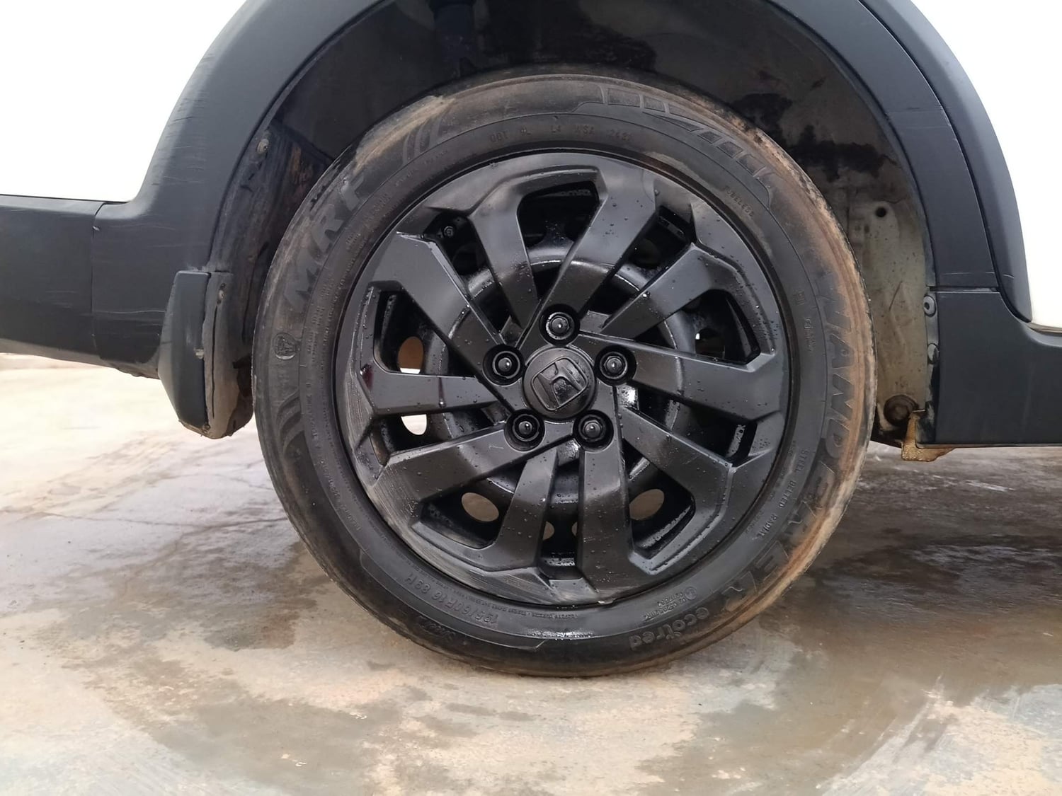 Used 2016 Honda BR-V S Petrol Petrol Manual tyres RIGHT REAR TYRE RIM VIEW