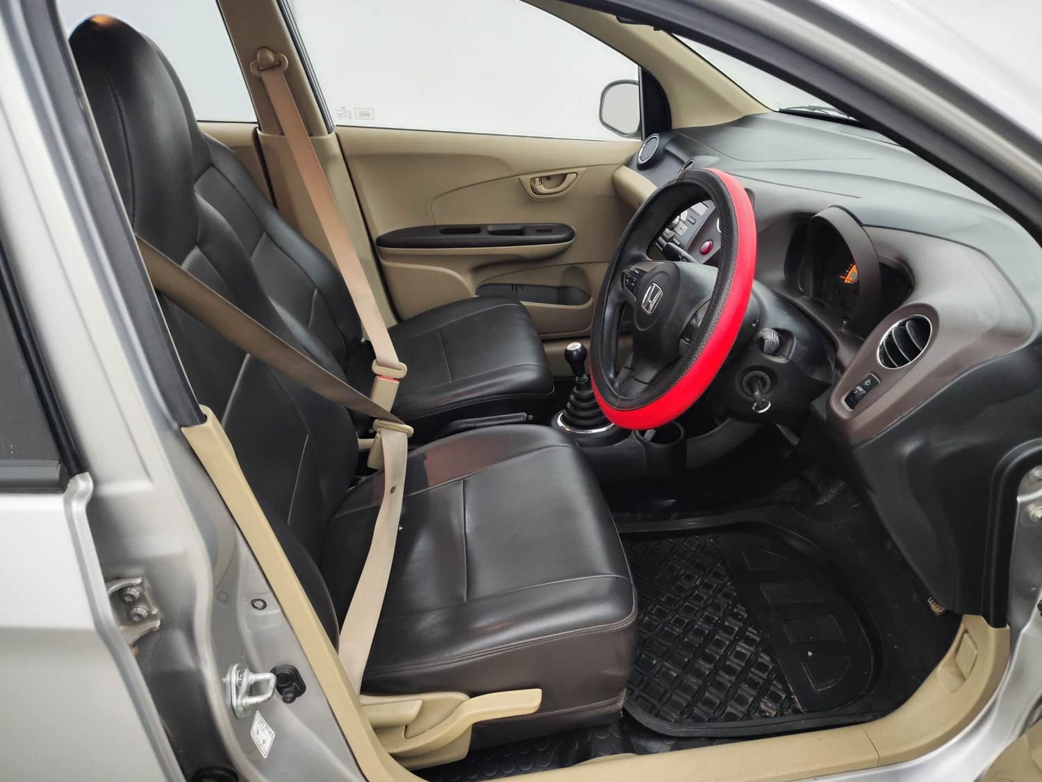 Used 2013 Honda Brio S MT Petrol Manual interior RIGHT SIDE FRONT DOOR CABIN VIEW