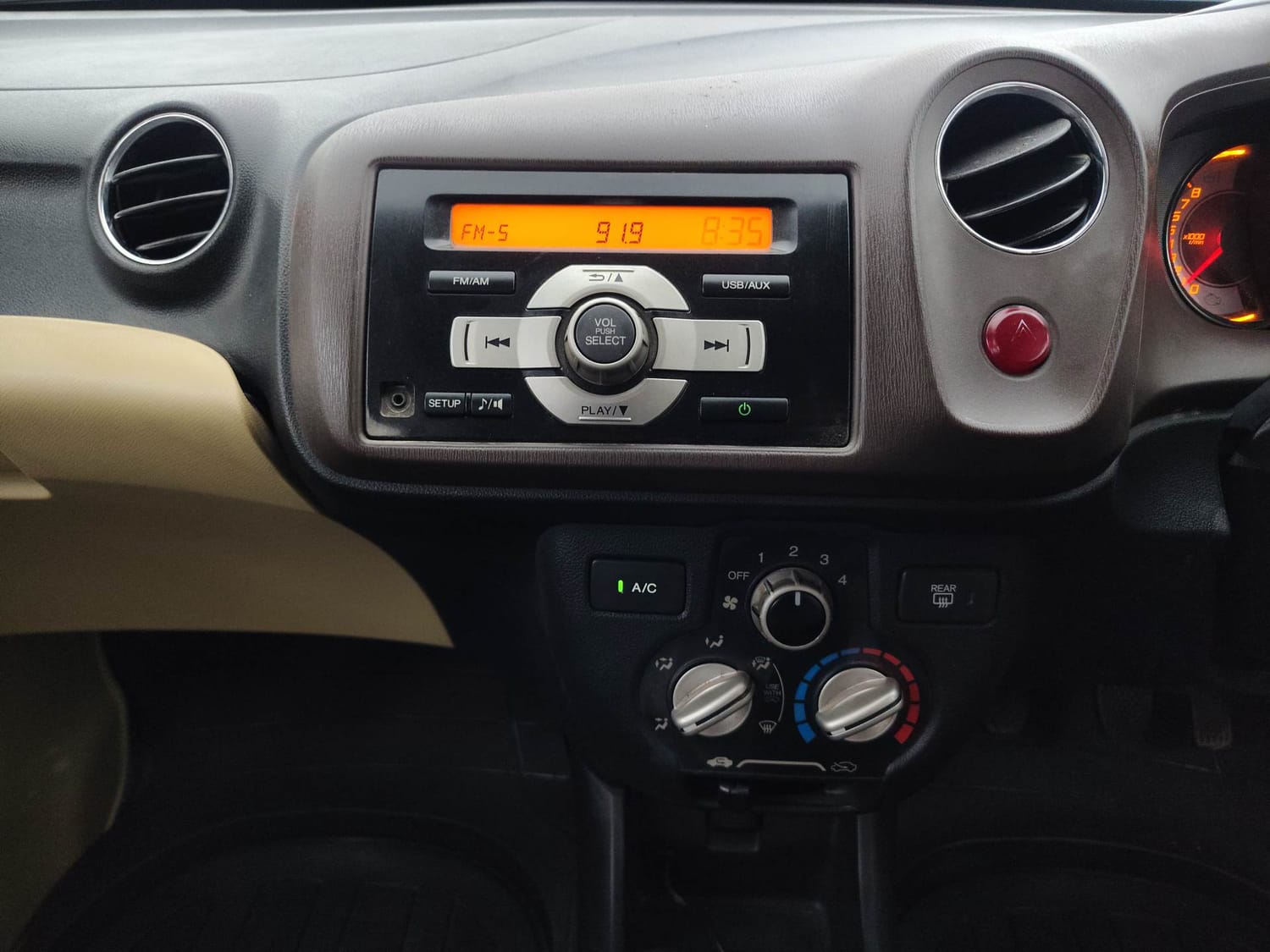 Used 2013 Honda Brio S MT Petrol Manual interior MUSIC SYSTEM & AC CONTROL VIEW