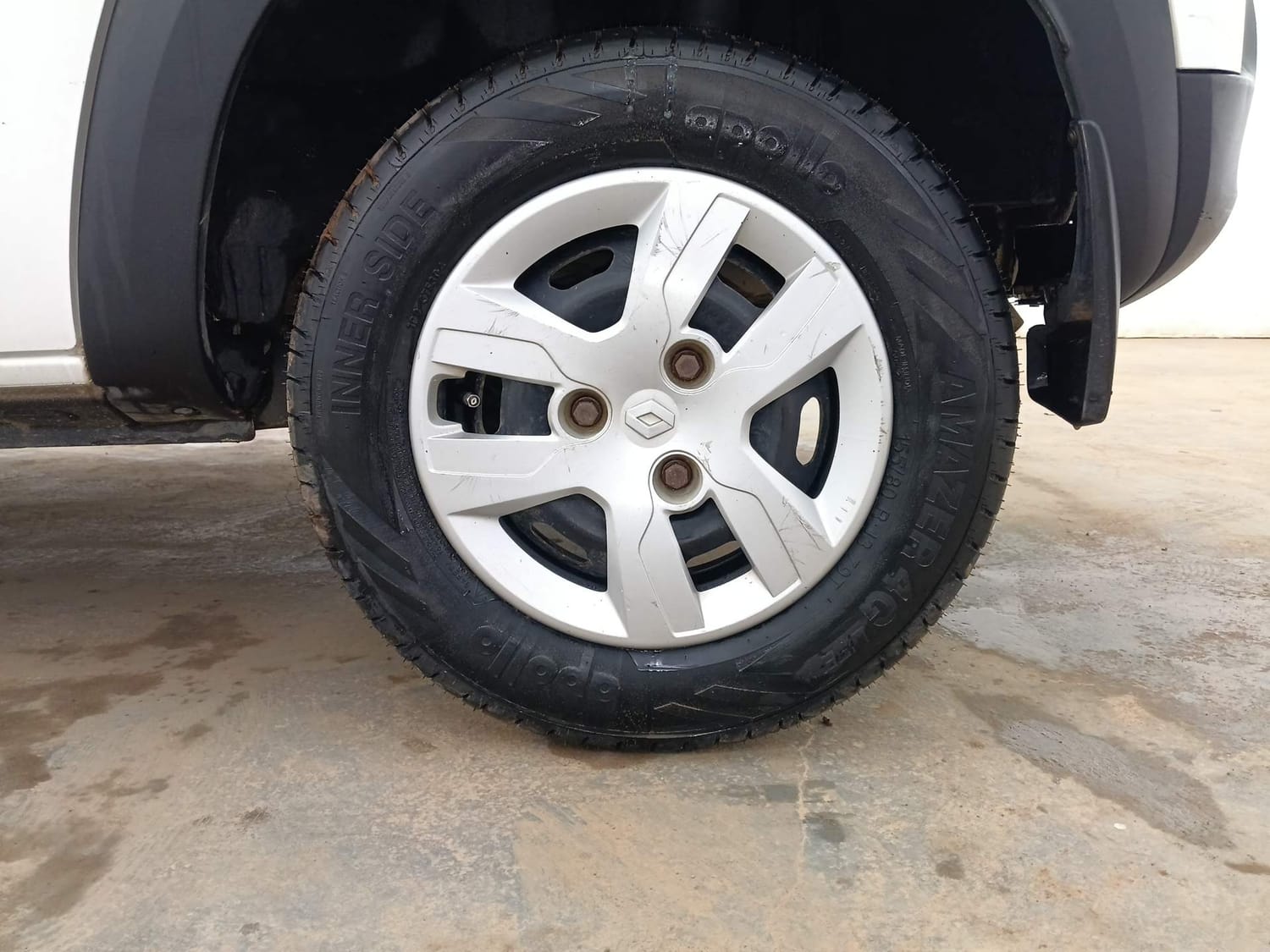 Used 2015 Renault Kwid RXL Petrol Manual tyres RIGHT REAR TYRE RIM VIEW