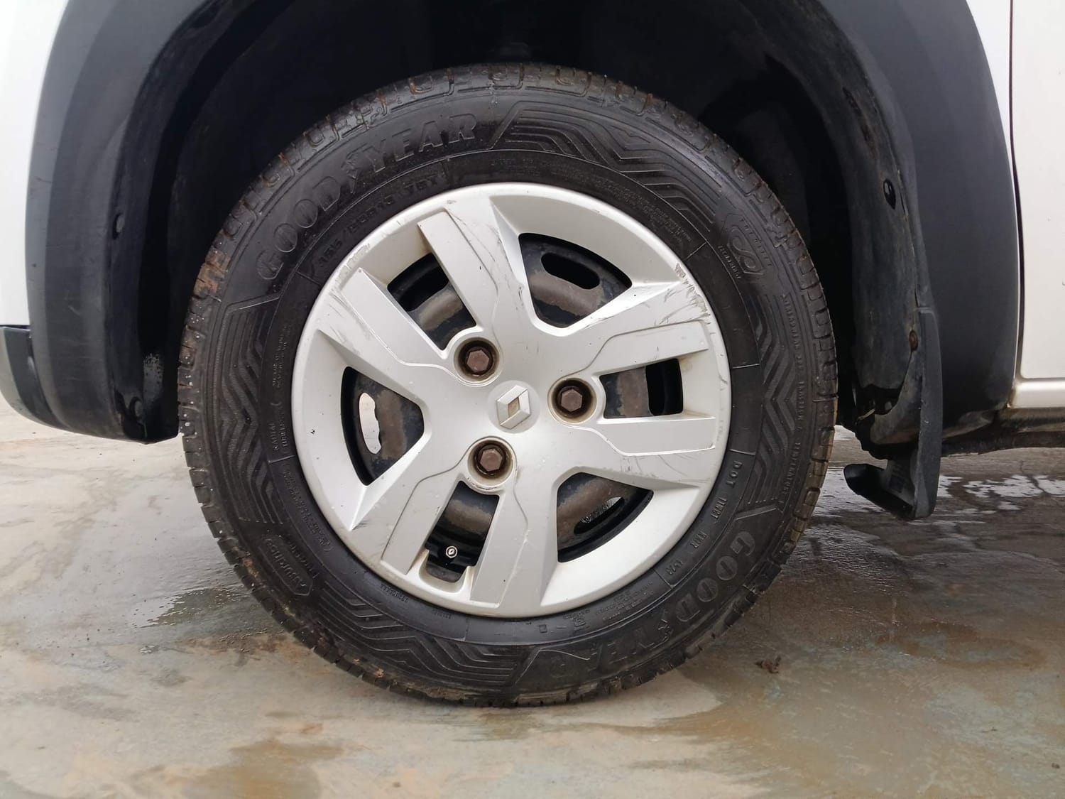Used 2015 Renault Kwid RXL Petrol Manual tyres LEFT FRONT TYRE RIM VIEW