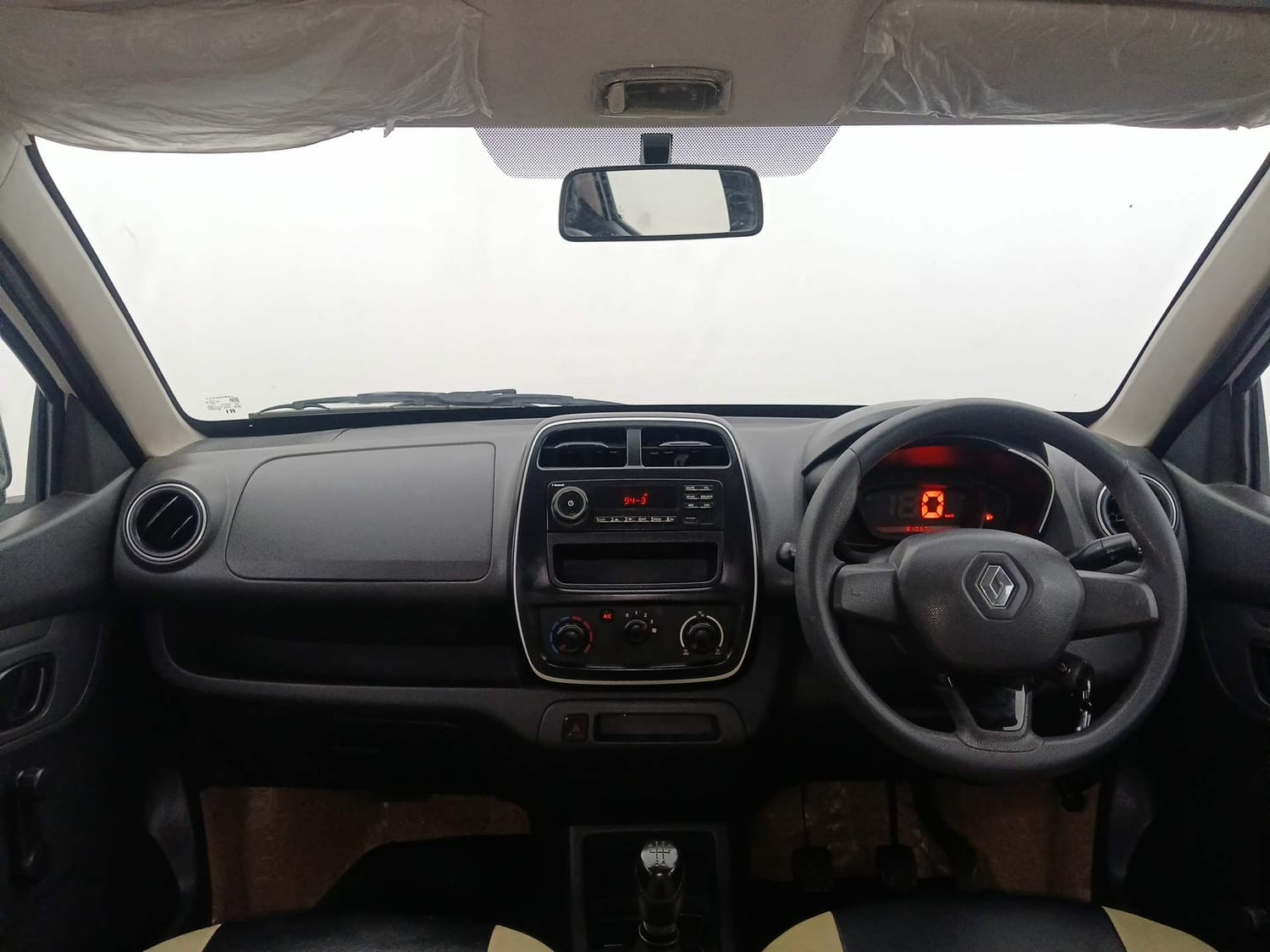 Used 2015 Renault Kwid RXL Petrol Manual interior DASHBOARD VIEW