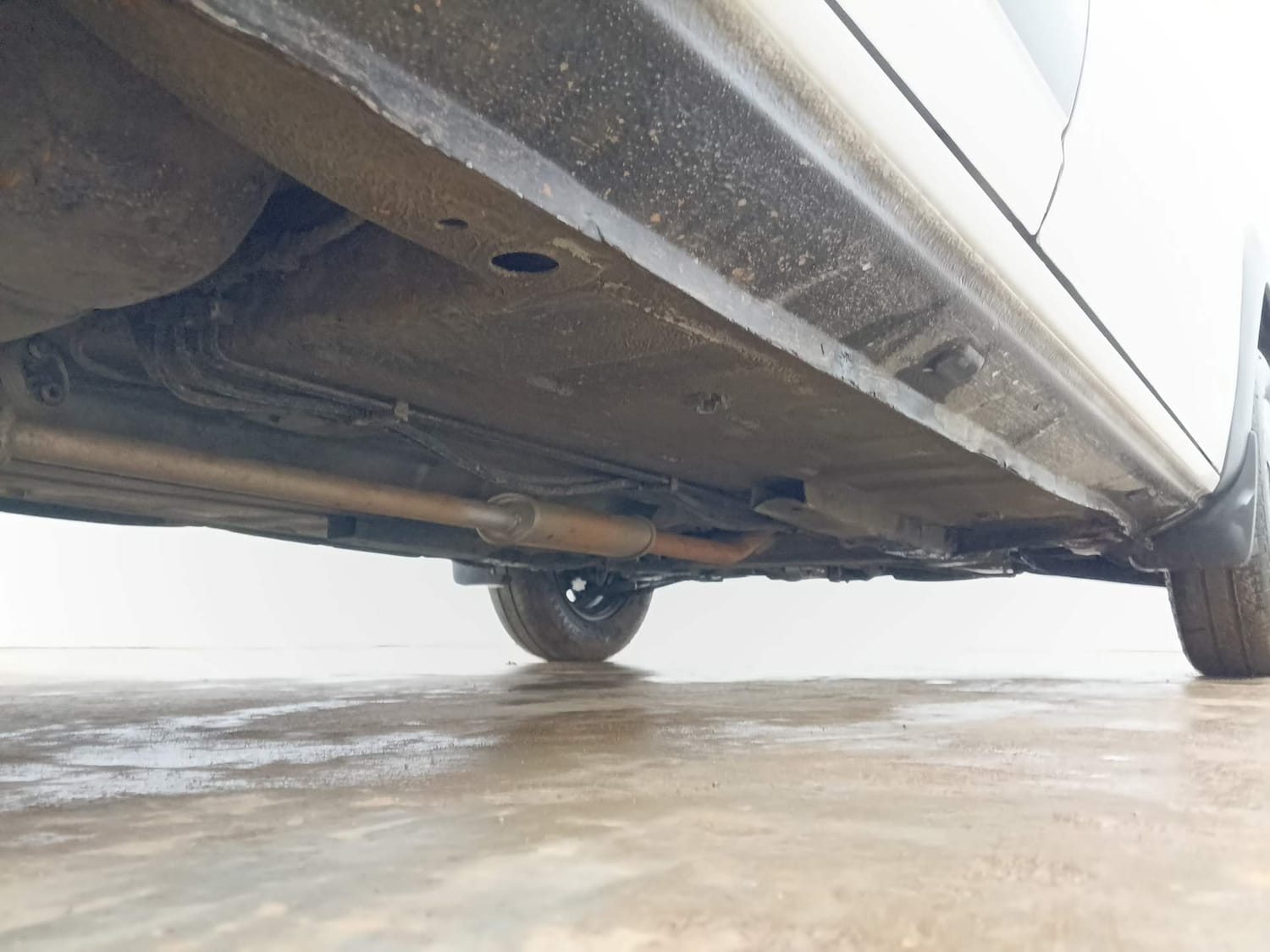 Used 2015 Renault Kwid RXL Petrol Manual extra REAR RIGHT UNDERBODY VIEW