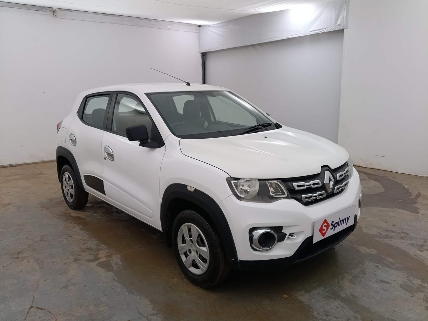 Used 2015 Renault Kwid RXL Petrol Manual exterior RIGHT FRONT CORNER VIEW