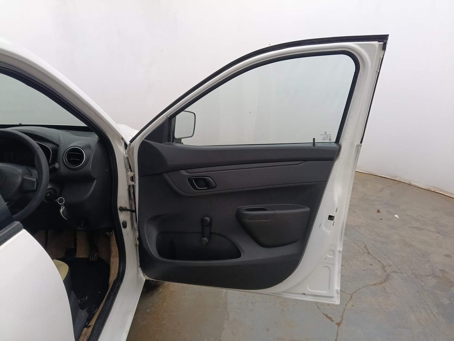 Used 2015 Renault Kwid RXL Petrol Manual interior RIGHT FRONT DOOR OPEN VIEW
