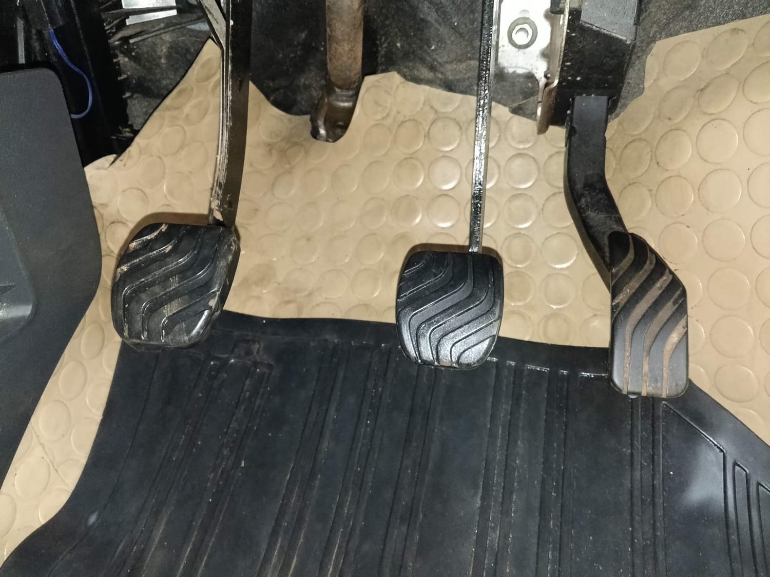 Used 2015 Renault Kwid RXL Petrol Manual interior PEDALS VIEW
