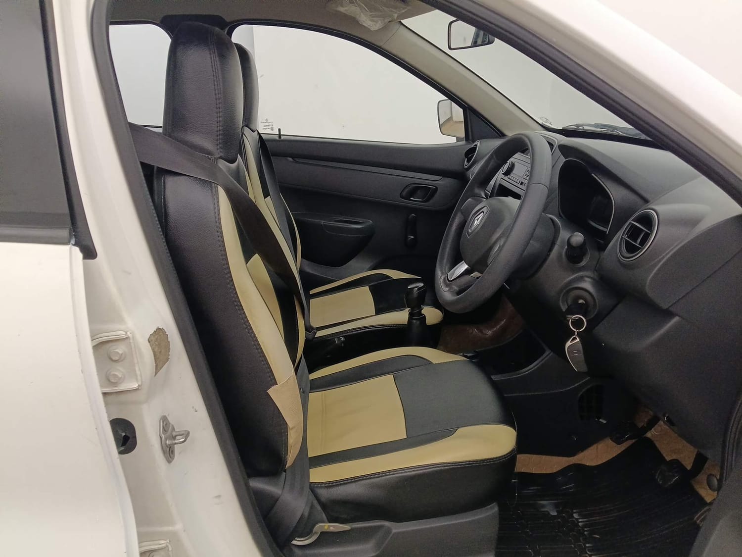 Used 2015 Renault Kwid RXL Petrol Manual interior RIGHT SIDE FRONT DOOR CABIN VIEW