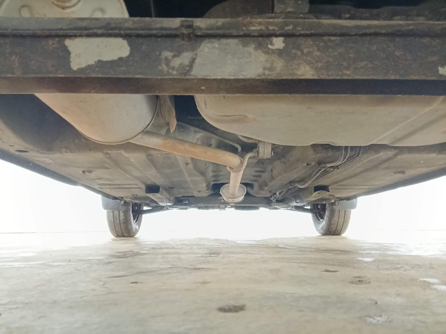 Used 2015 Renault Kwid RXL Petrol Manual extra REAR UNDERBODY VIEW (TAKEN FROM REAR)
