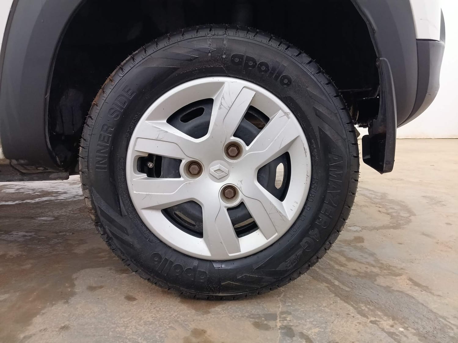 Used 2015 Renault Kwid RXL Petrol Manual tyres LEFT REAR TYRE RIM VIEW