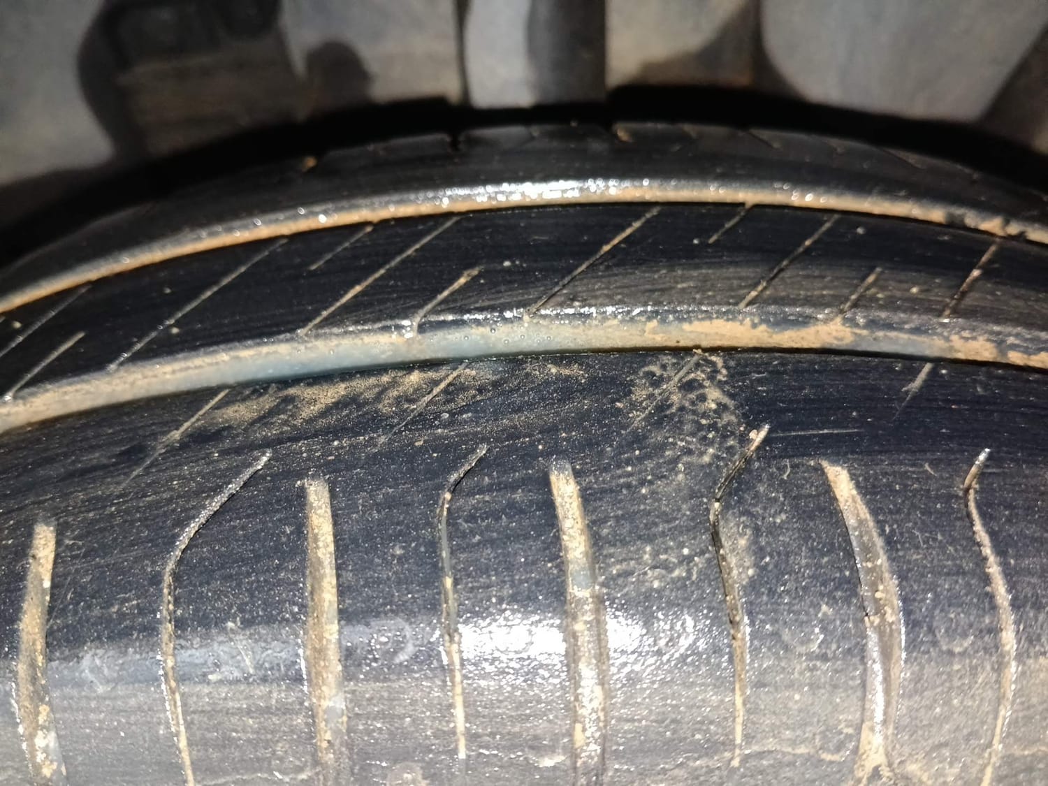 Used 2015 Renault Kwid RXL Petrol Manual tyres LEFT FRONT TYRE TREAD VIEW