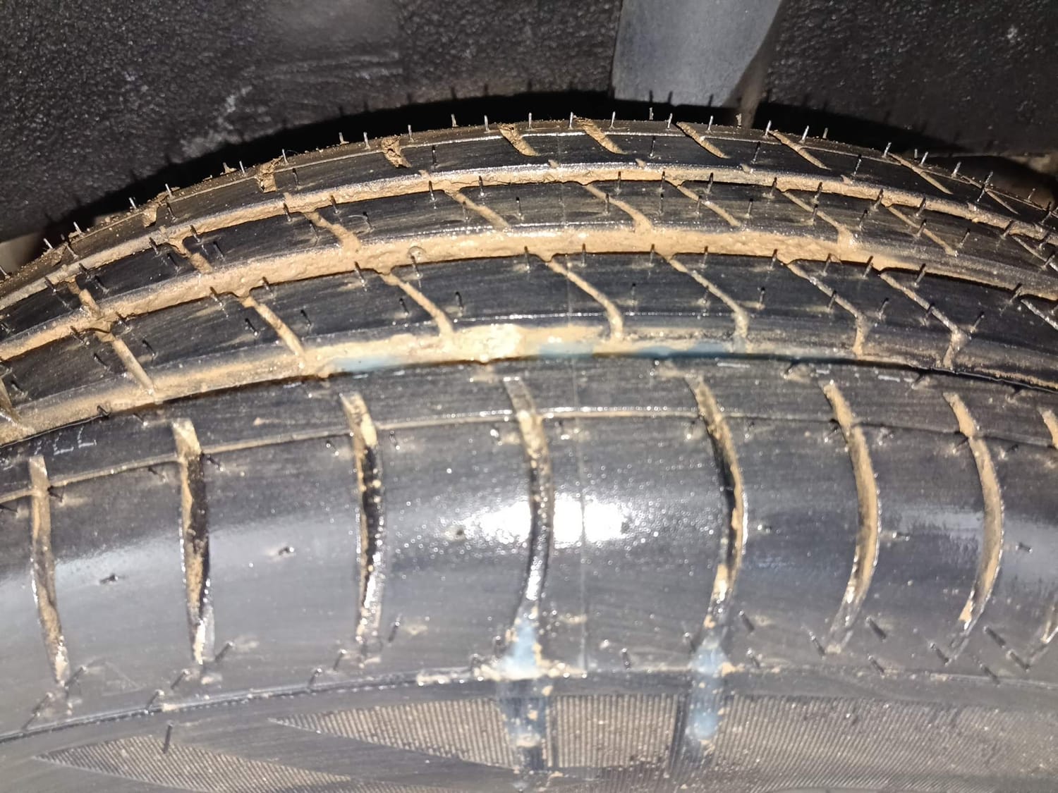 Used 2015 Renault Kwid RXL Petrol Manual tyres LEFT REAR TYRE TREAD VIEW