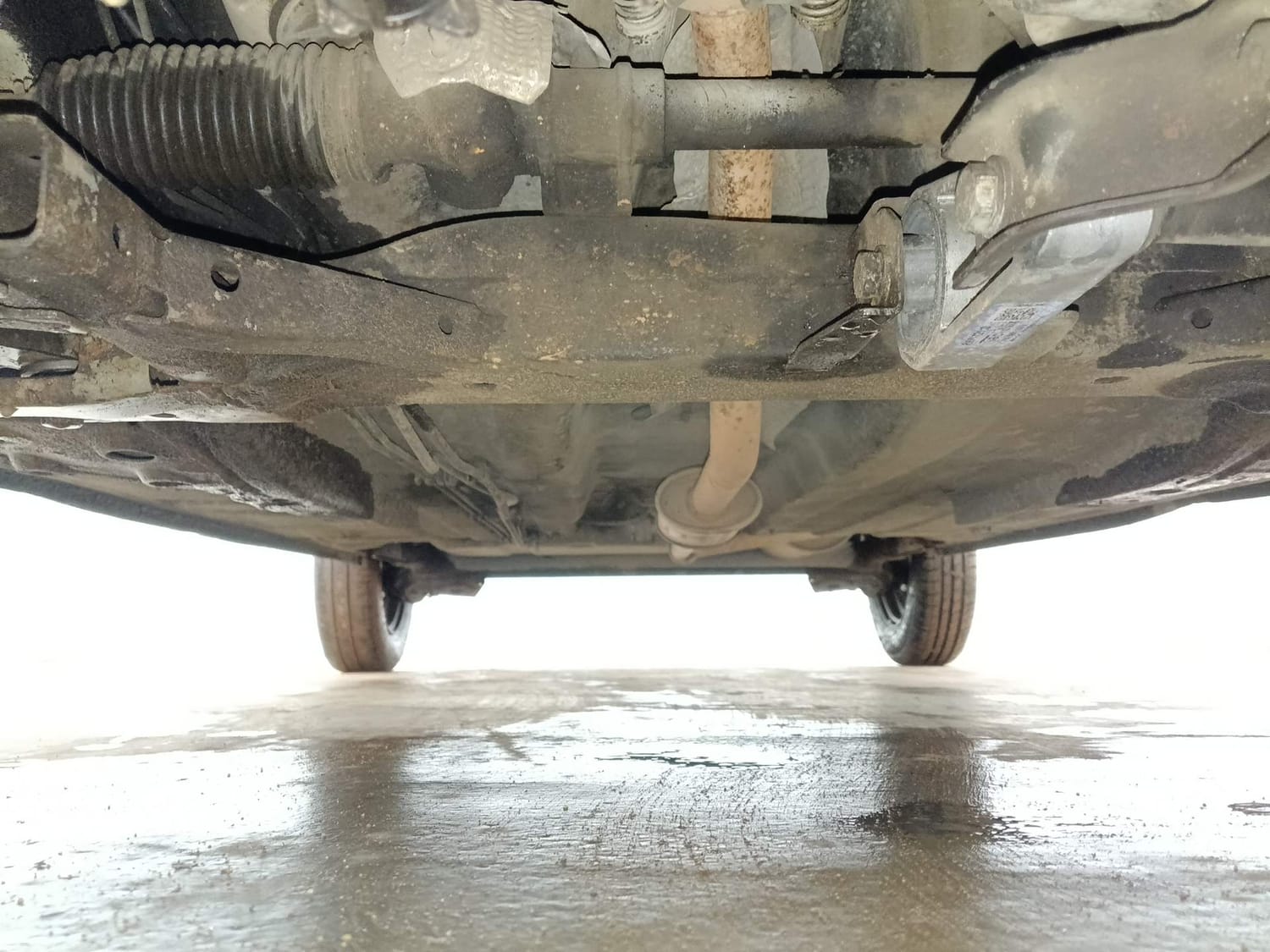 Used 2015 Renault Kwid RXL Petrol Manual extra FRONT LEFT UNDERBODY VIEW