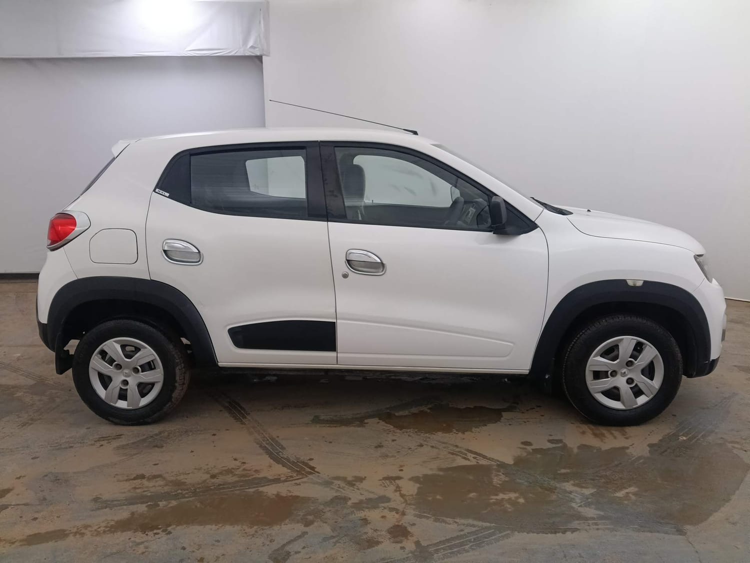 Used 2015 Renault Kwid RXL Petrol Manual exterior RIGHT SIDE VIEW