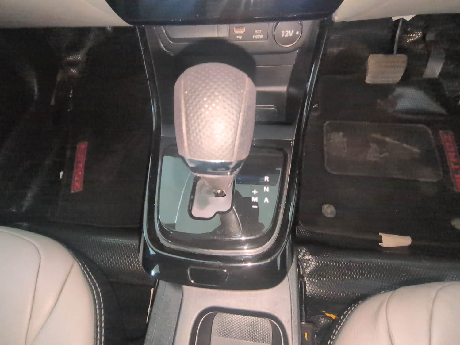 Used 2025 Tata Altroz Creative Petrol 5AMT Petrol Automatic interior GEAR  KNOB VIEW