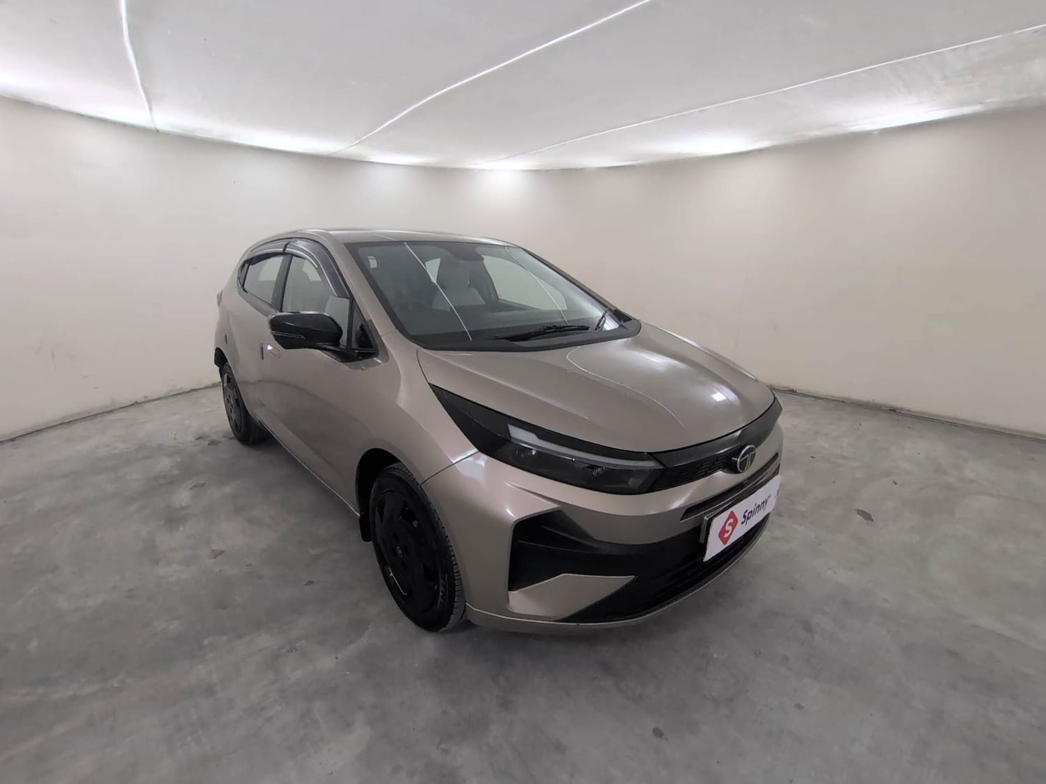 Used 2025 Tata Altroz Creative Petrol 5AMT Petrol Automatic exterior RIGHT FRONT CORNER VIEW