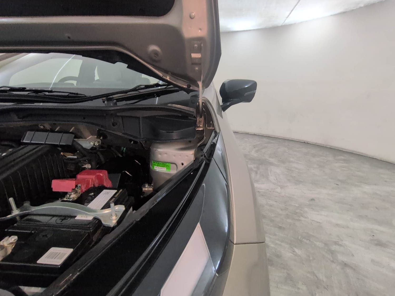 Used 2025 Tata Altroz Creative Petrol 5AMT Petrol Automatic engine ENGINE LEFT SIDE HINGE & APRON VIEW
