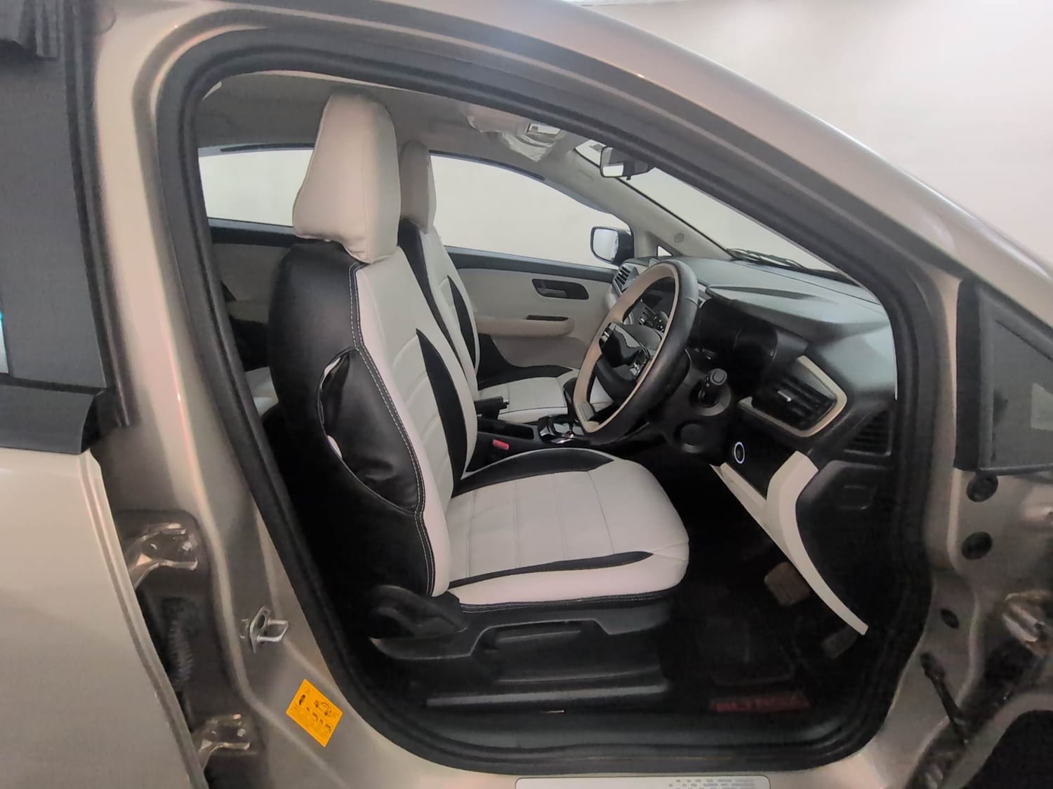 Used 2025 Tata Altroz Creative Petrol 5AMT Petrol Automatic interior RIGHT SIDE FRONT DOOR CABIN VIEW