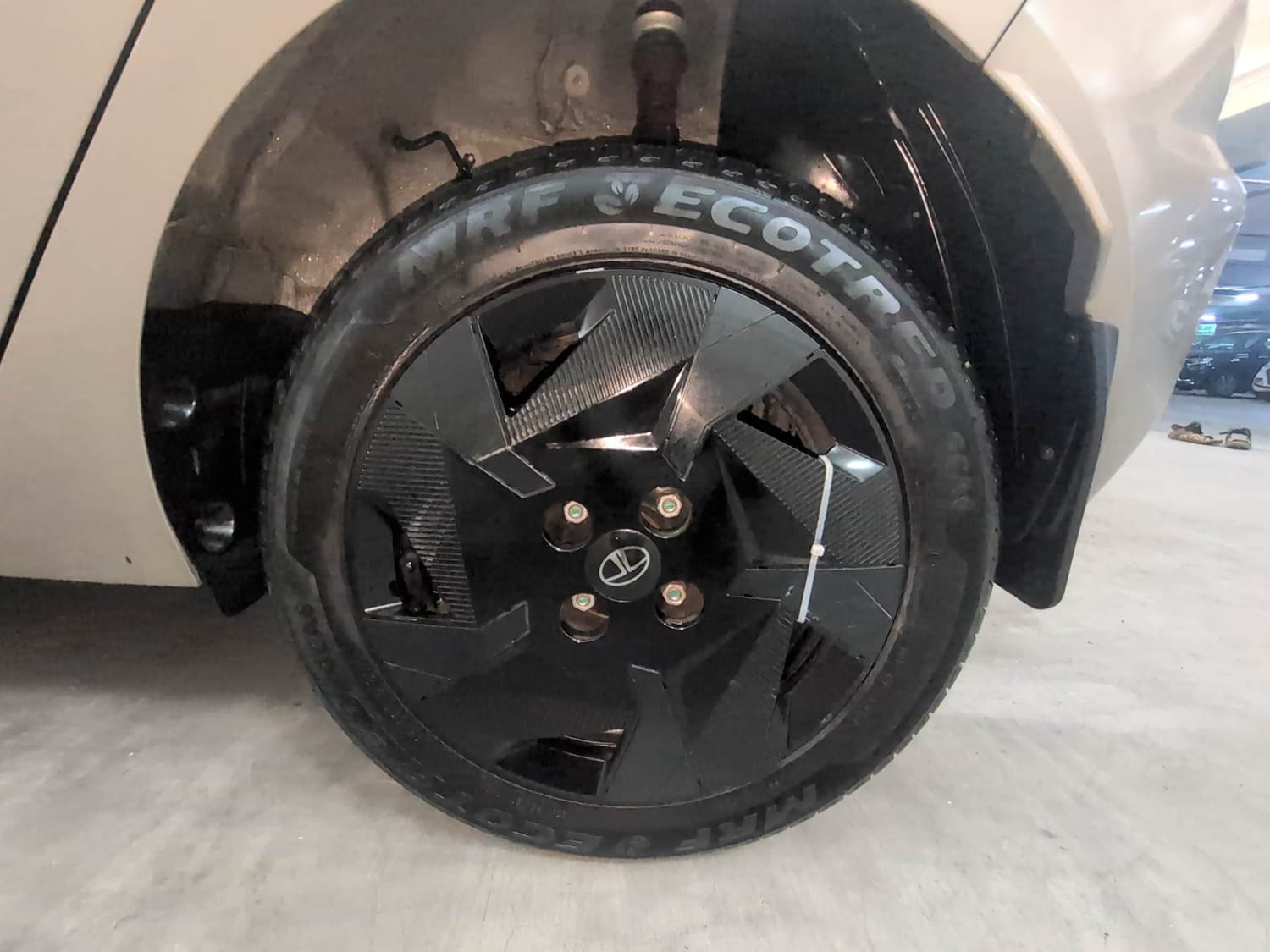 Used 2025 Tata Altroz Creative Petrol 5AMT Petrol Automatic tyres LEFT REAR TYRE RIM VIEW