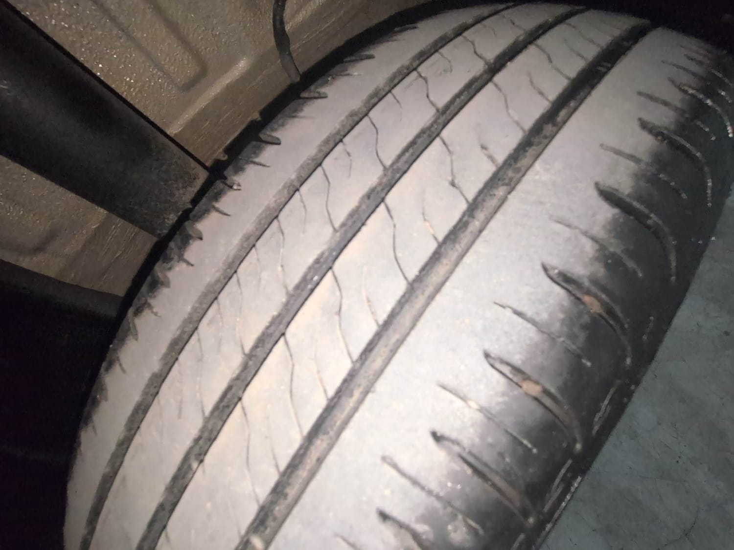 Used 2025 Tata Altroz Creative Petrol 5AMT Petrol Automatic tyres RIGHT REAR TYRE TREAD VIEW