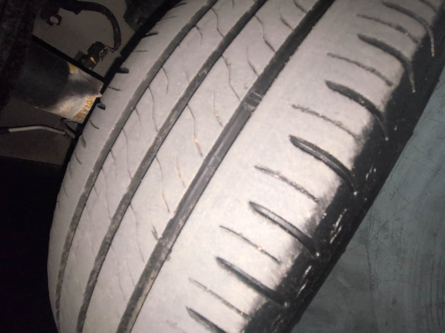 Used 2025 Tata Altroz Creative Petrol 5AMT Petrol Automatic tyres RIGHT FRONT TYRE TREAD VIEW