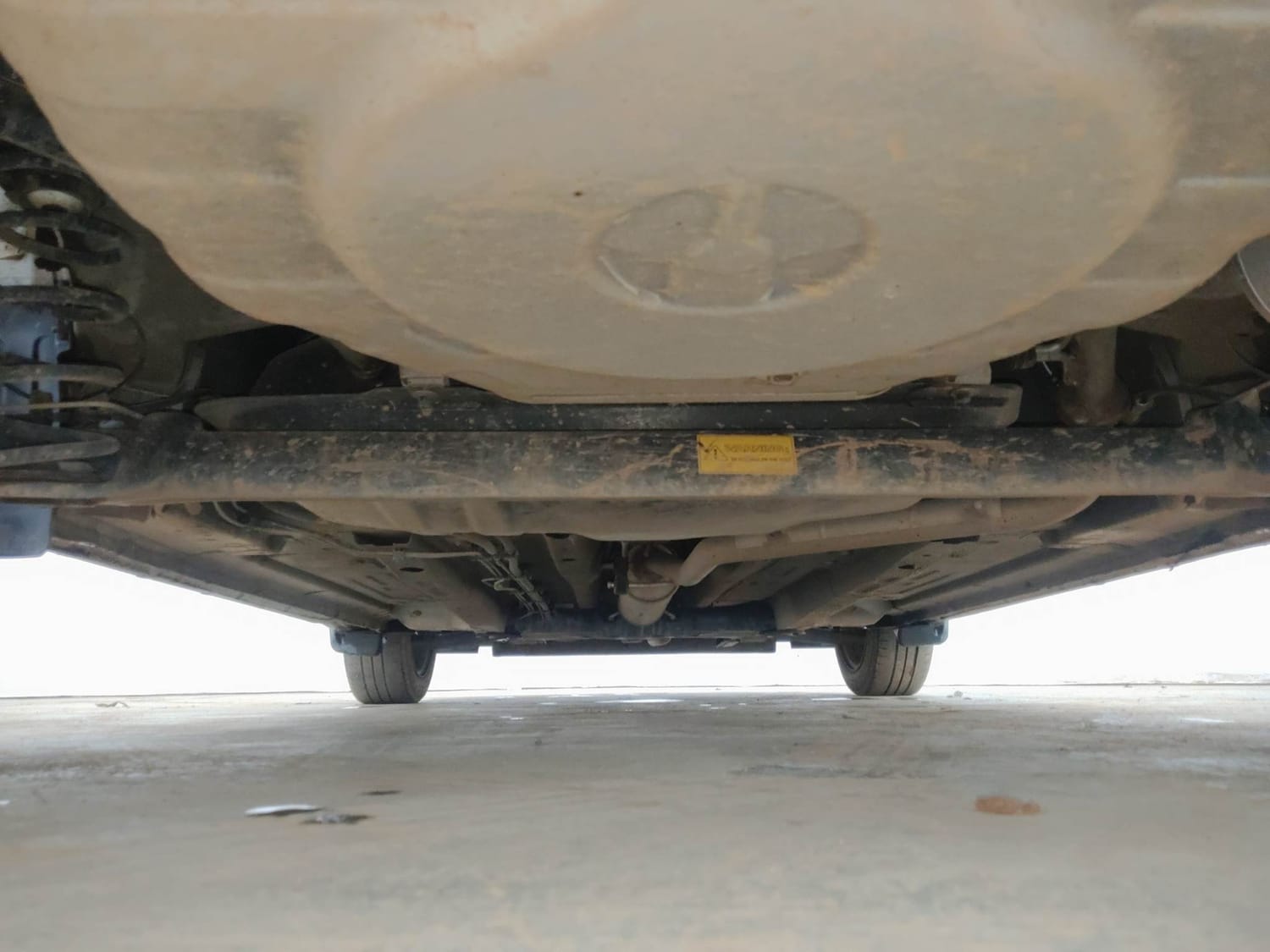 Used 2023 Tata Altroz XM Plus (S) Petrol Manual extra REAR UNDERBODY VIEW (TAKEN FROM REAR)