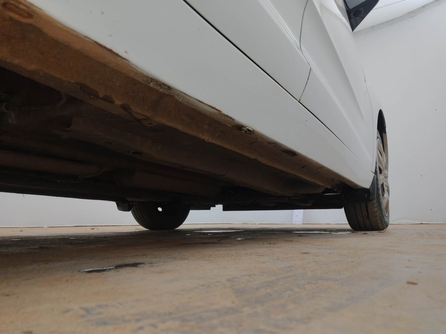 Used 2023 Tata Altroz XM Plus (S) Petrol Manual extra REAR RIGHT UNDERBODY VIEW