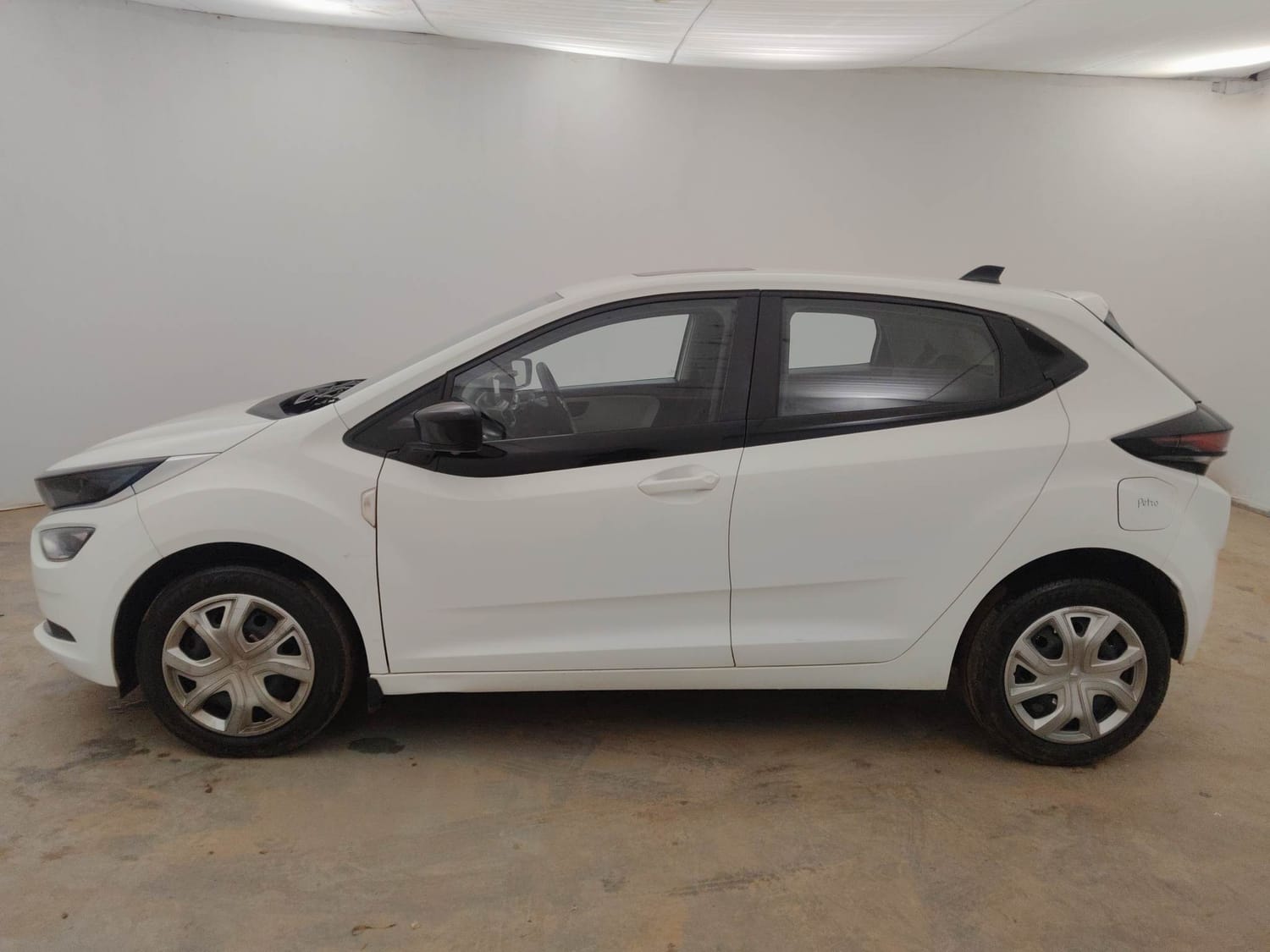 Used 2023 Tata Altroz XM Plus (S) Petrol Manual exterior LEFT SIDE VIEW