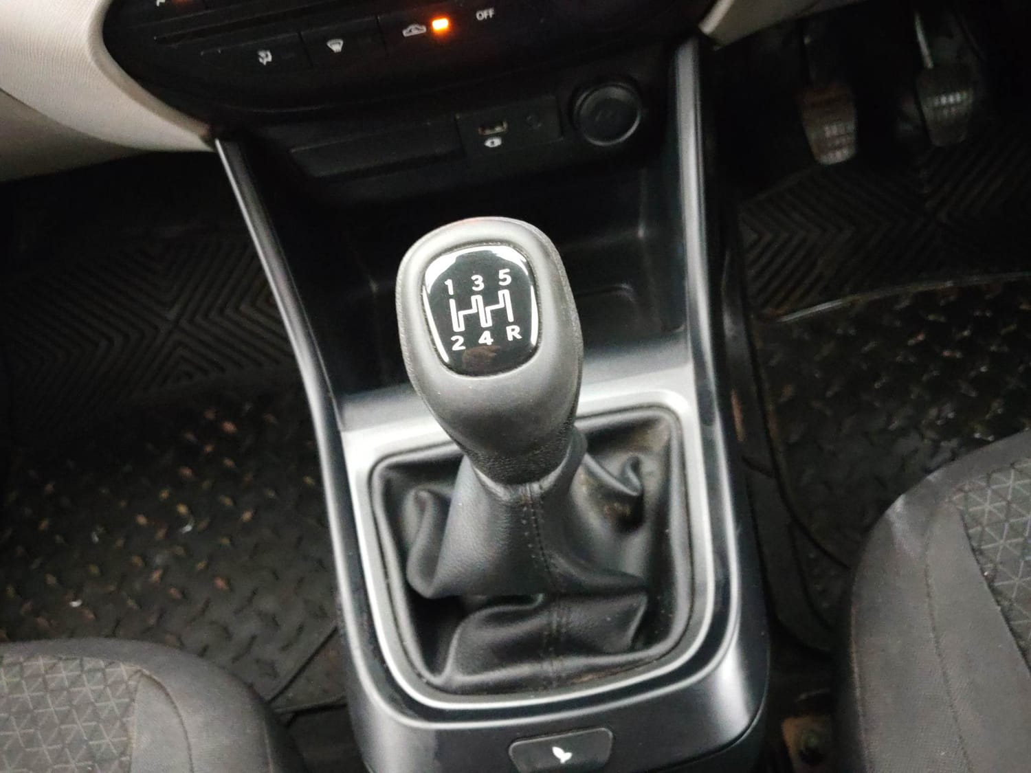Used 2023 Tata Altroz XM Plus (S) Petrol Manual interior GEAR  KNOB VIEW