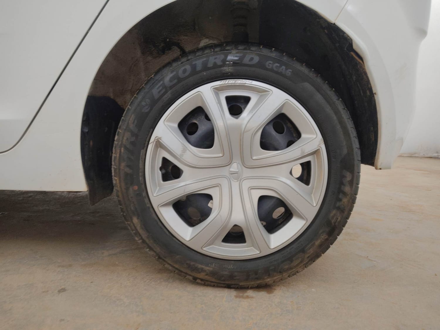 Used 2023 Tata Altroz XM Plus (S) Petrol Manual tyres LEFT REAR TYRE RIM VIEW