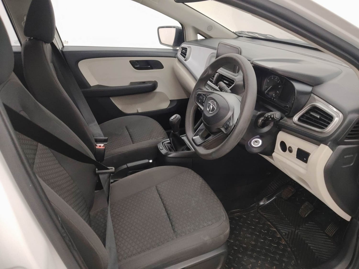 Used 2023 Tata Altroz XM Plus (S) Petrol Manual interior RIGHT SIDE FRONT DOOR CABIN VIEW