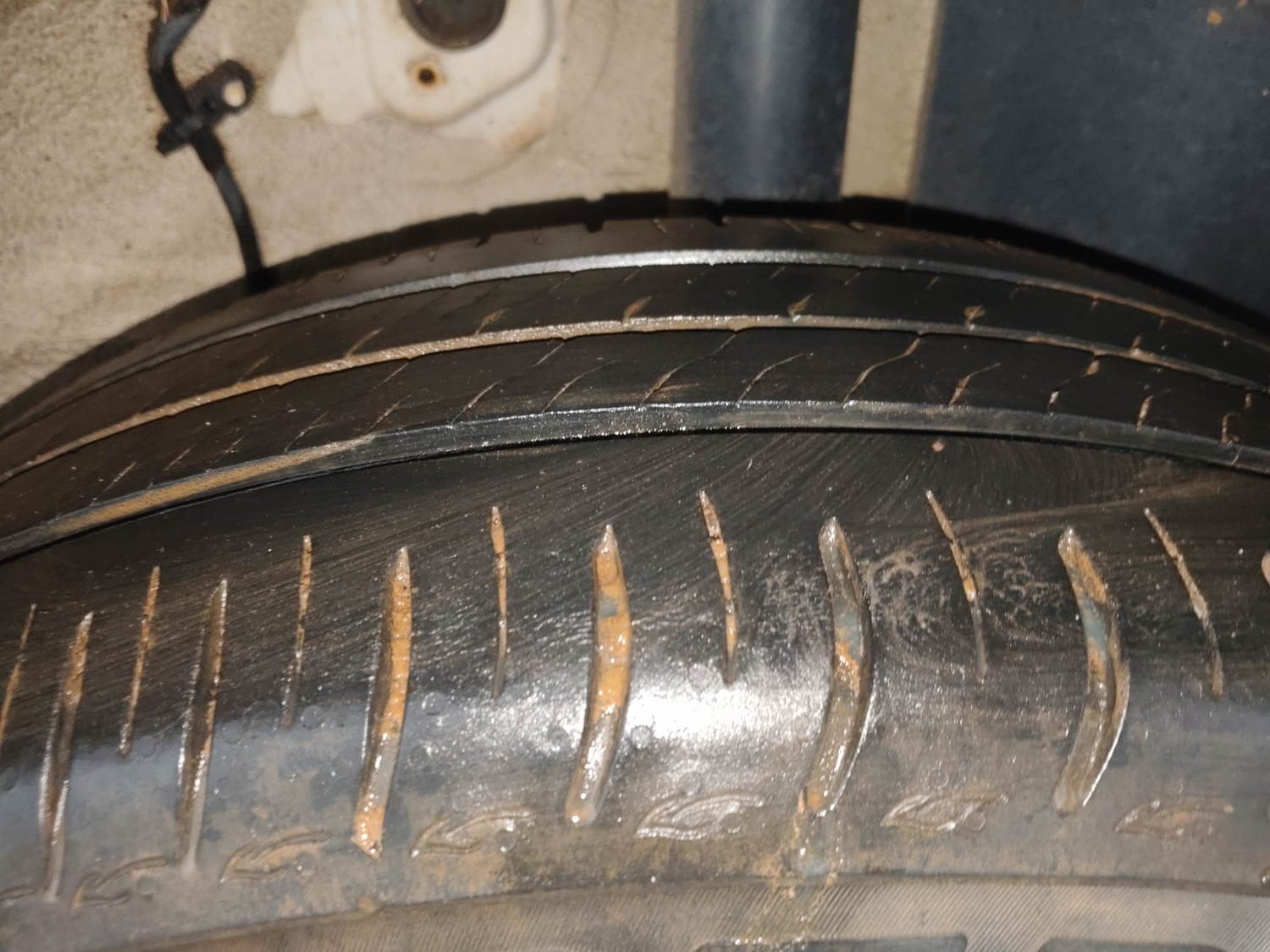 Used 2023 Tata Altroz XM Plus (S) Petrol Manual tyres LEFT REAR TYRE TREAD VIEW