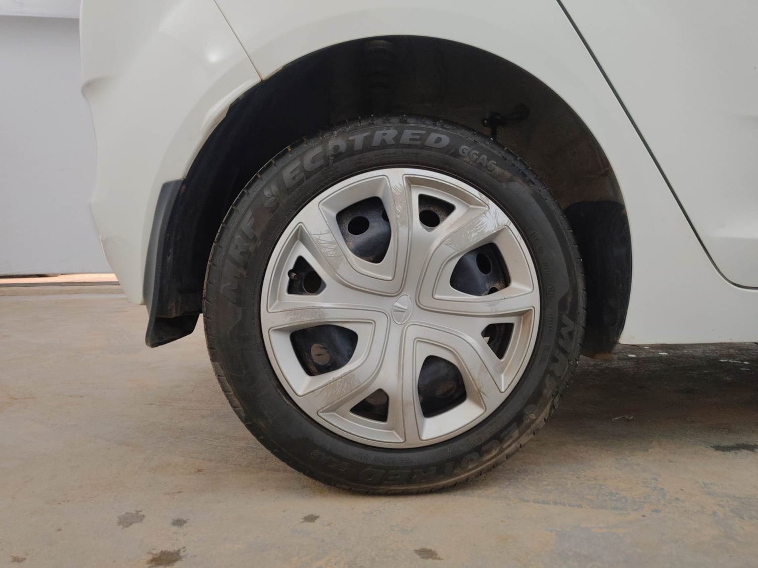 Used 2023 Tata Altroz XM Plus (S) Petrol Manual tyres RIGHT REAR TYRE RIM VIEW