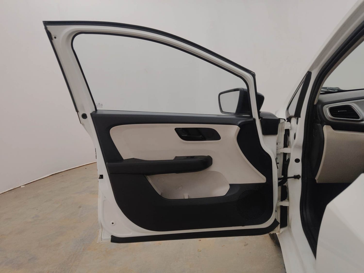 Used 2023 Tata Altroz XM Plus (S) Petrol Manual interior LEFT FRONT DOOR OPEN VIEW