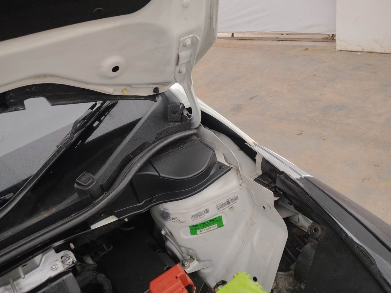 Used 2023 Tata Altroz XM Plus (S) Petrol Manual engine ENGINE LEFT SIDE HINGE & APRON VIEW