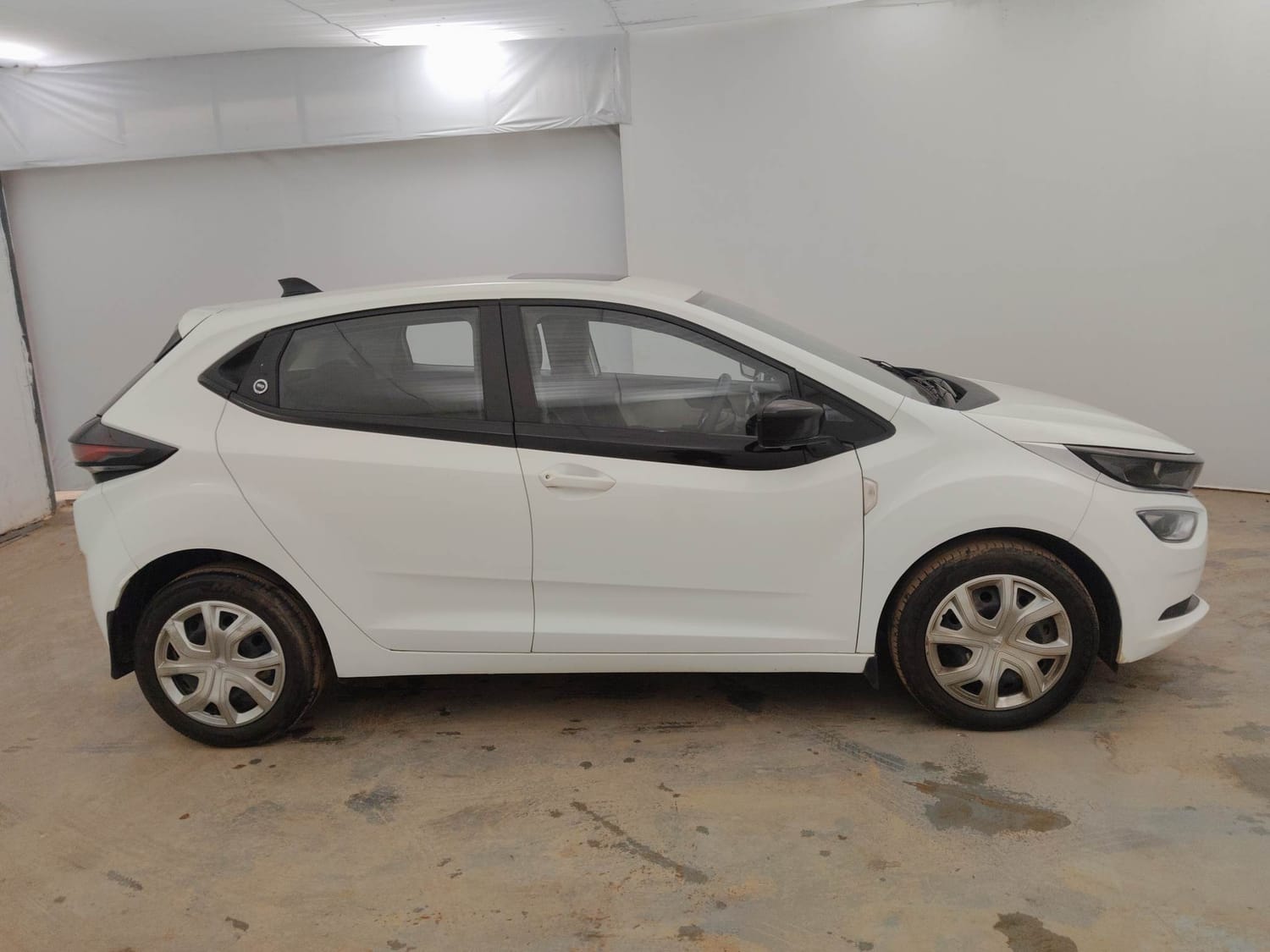 Used 2023 Tata Altroz XM Plus (S) Petrol Manual exterior RIGHT SIDE VIEW
