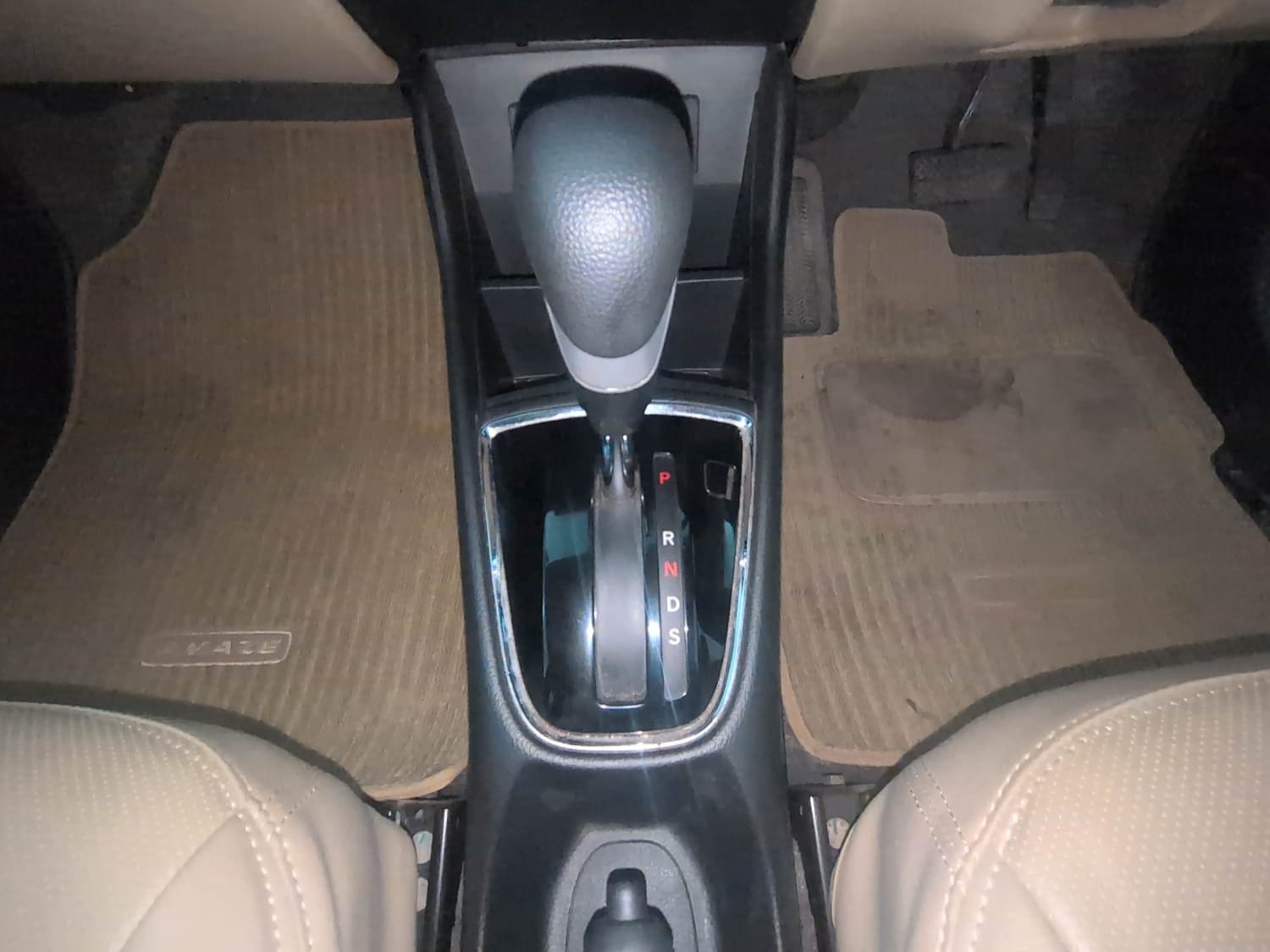 Used 2023 Honda Amaze VX 1.2 Petrol CVT Petrol Automatic interior GEAR  KNOB VIEW