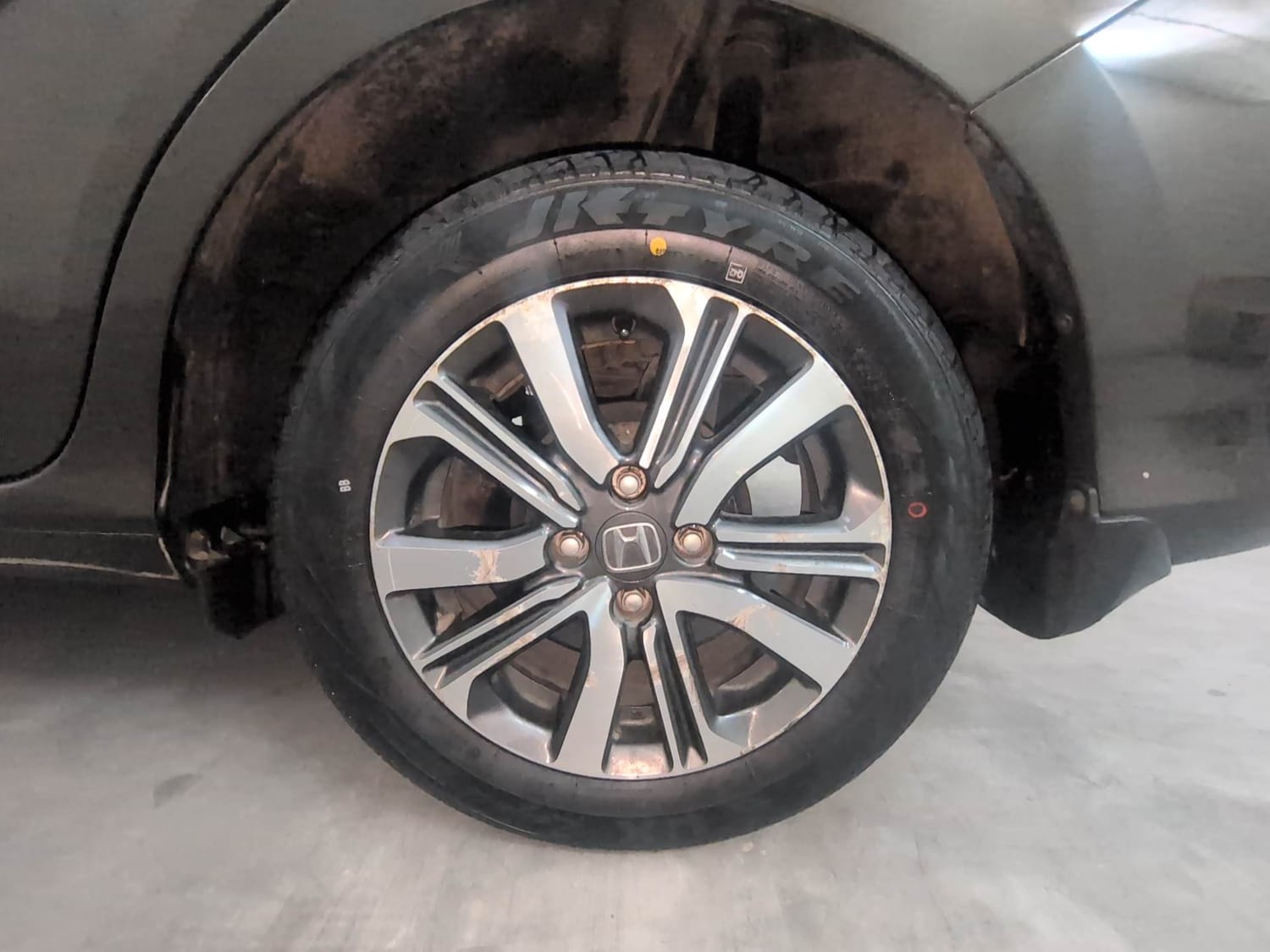 Used 2023 Honda Amaze VX 1.2 Petrol CVT Petrol Automatic tyres LEFT REAR TYRE RIM VIEW