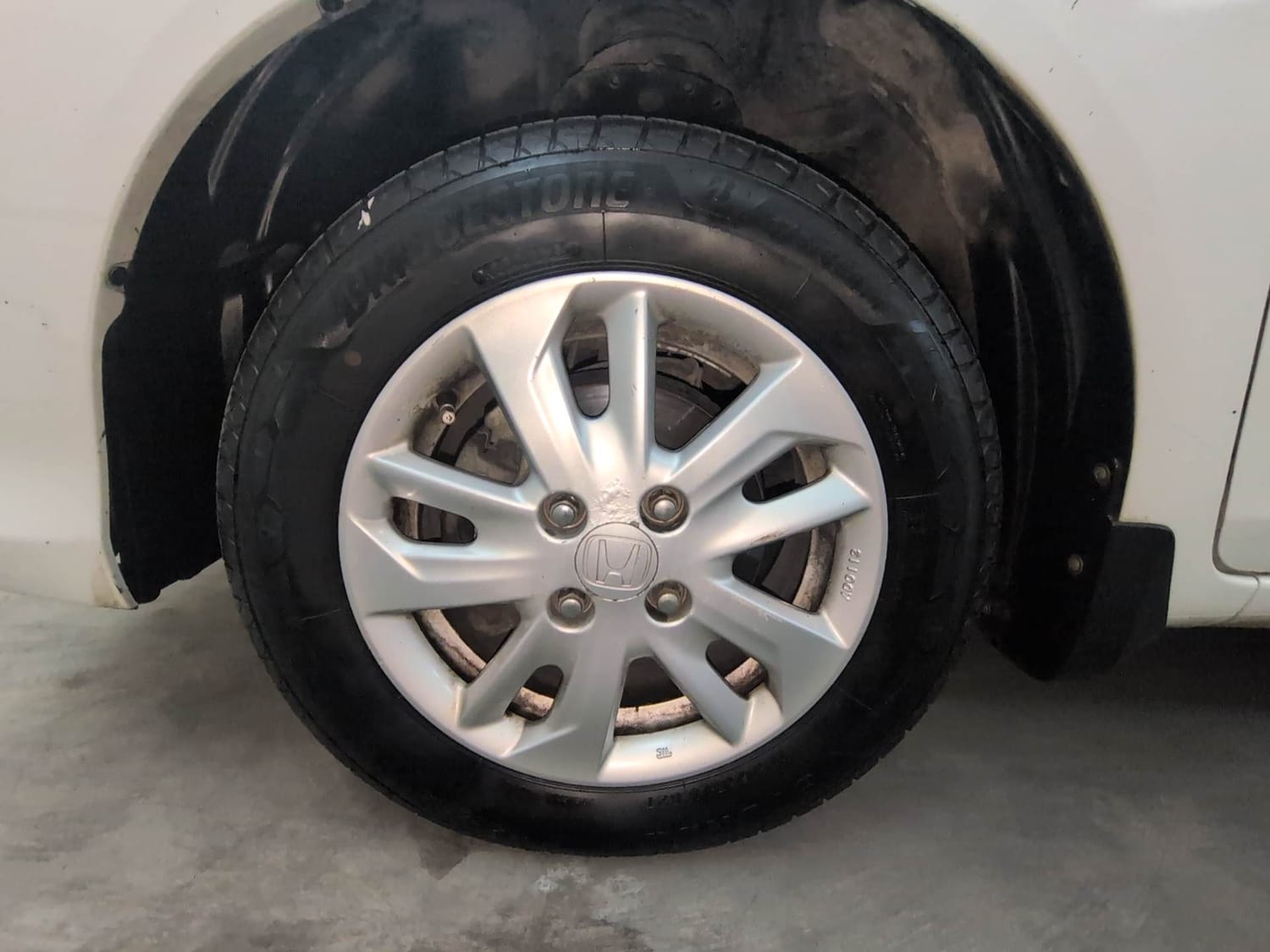 Used 2016 Honda Amaze 1.5 VX i-DTEC Diesel Manual tyres LEFT FRONT TYRE RIM VIEW