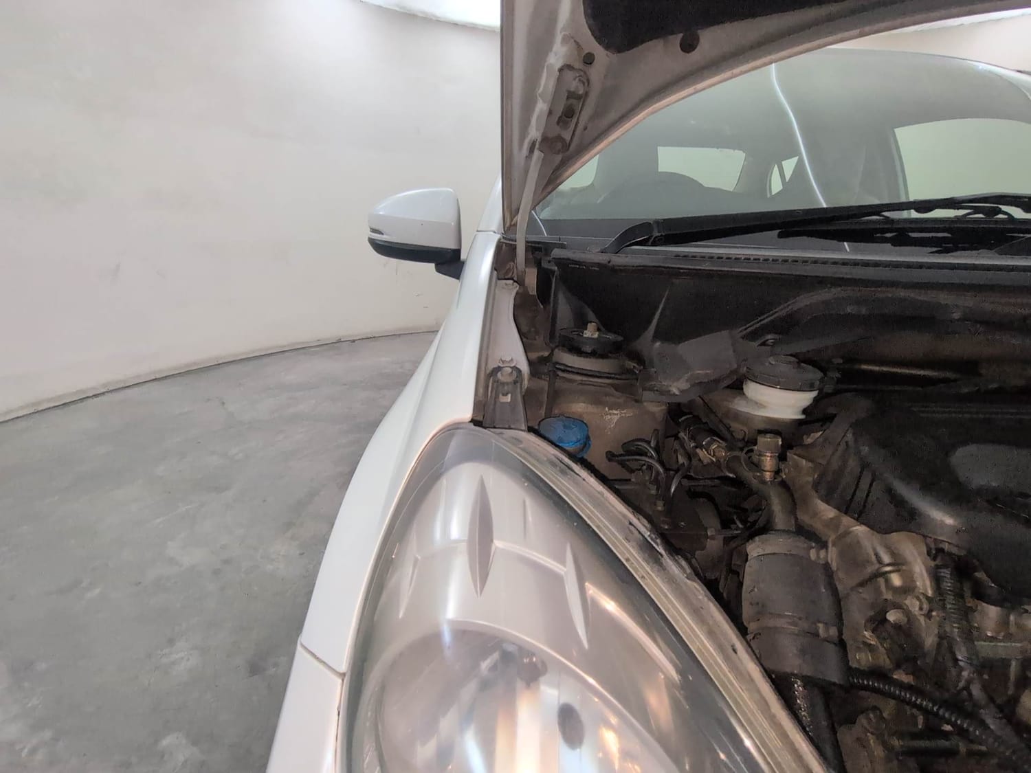 Used 2016 Honda Amaze 1.5 VX i-DTEC Diesel Manual engine ENGINE RIGHT SIDE HINGE & APRON VIEW