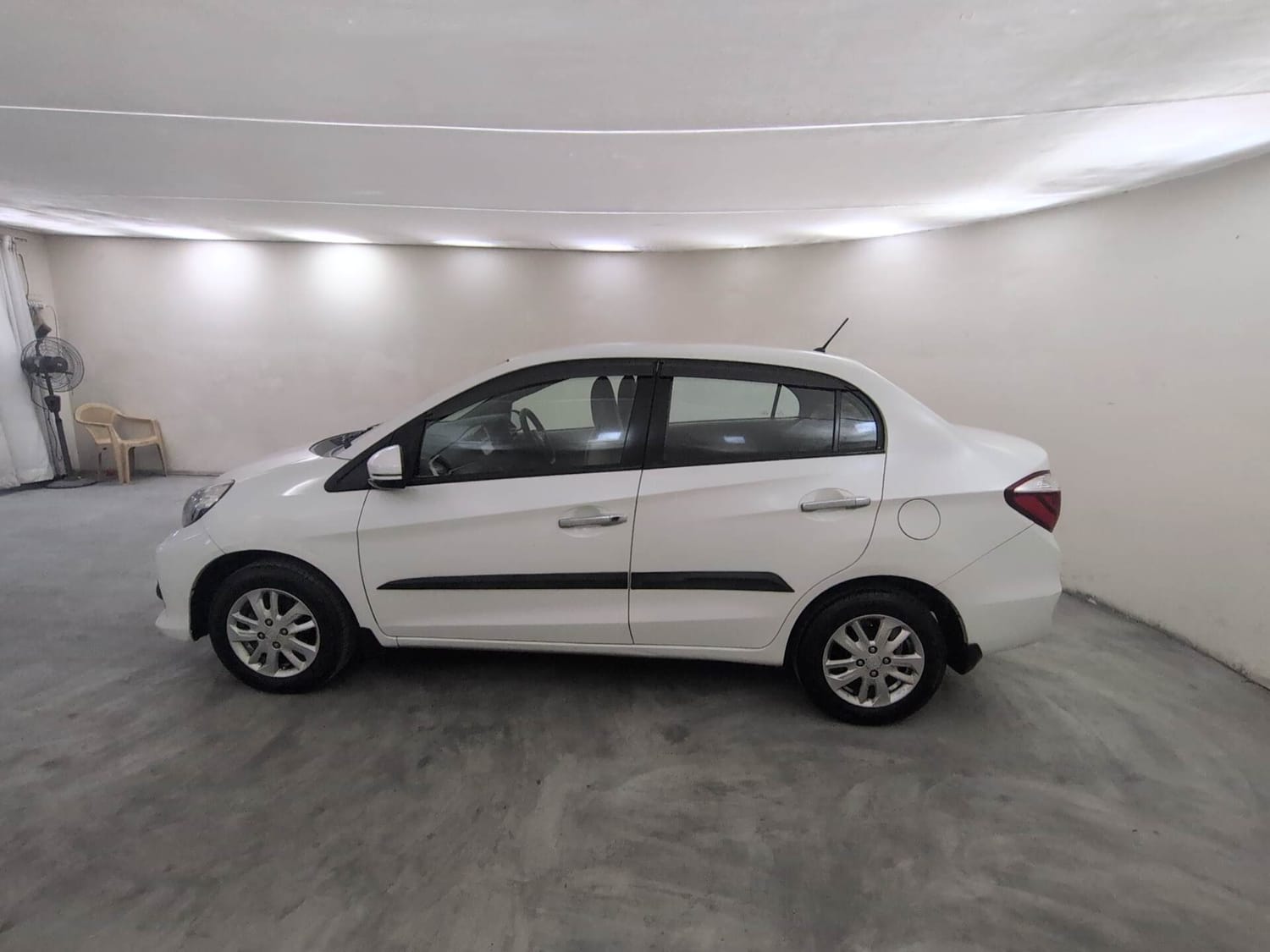 Used 2016 Honda Amaze 1.5 VX i-DTEC Diesel Manual exterior LEFT SIDE VIEW