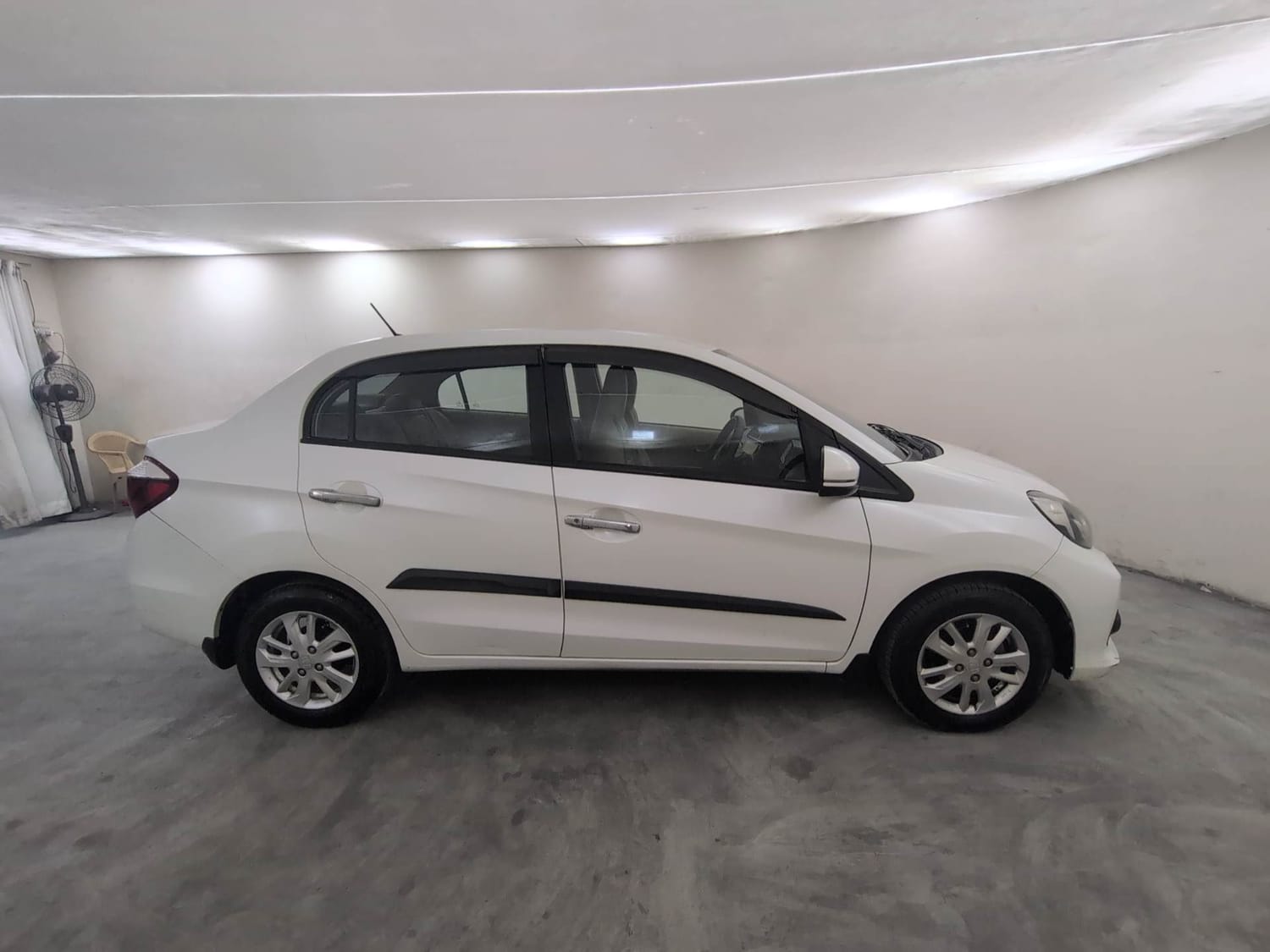 Used 2016 Honda Amaze 1.5 VX i-DTEC Diesel Manual exterior RIGHT SIDE VIEW