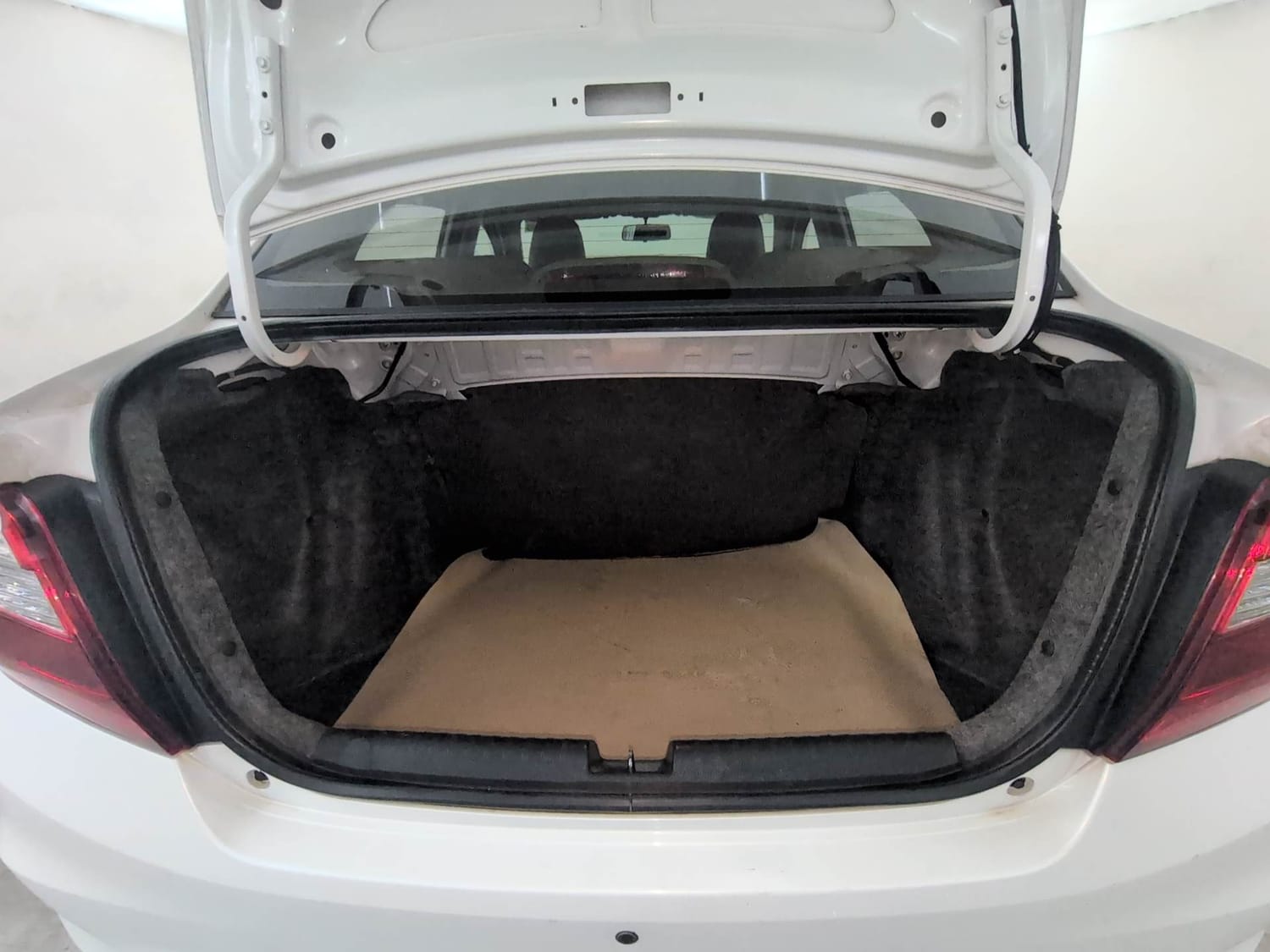Used 2016 Honda Amaze 1.5 VX i-DTEC Diesel Manual interior DICKY INSIDE VIEW