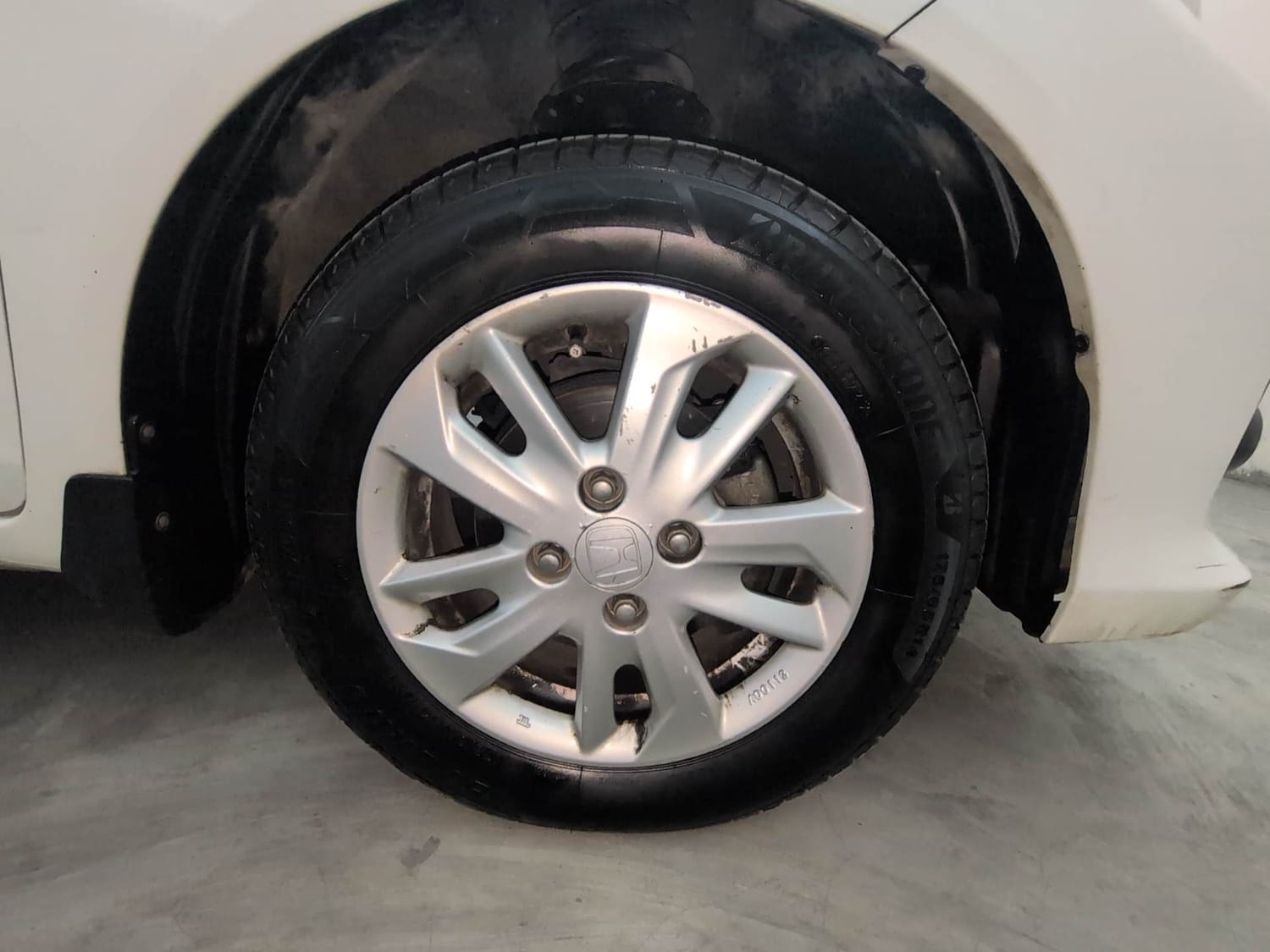 Used 2016 Honda Amaze 1.5 VX i-DTEC Diesel Manual tyres RIGHT FRONT TYRE RIM VIEW