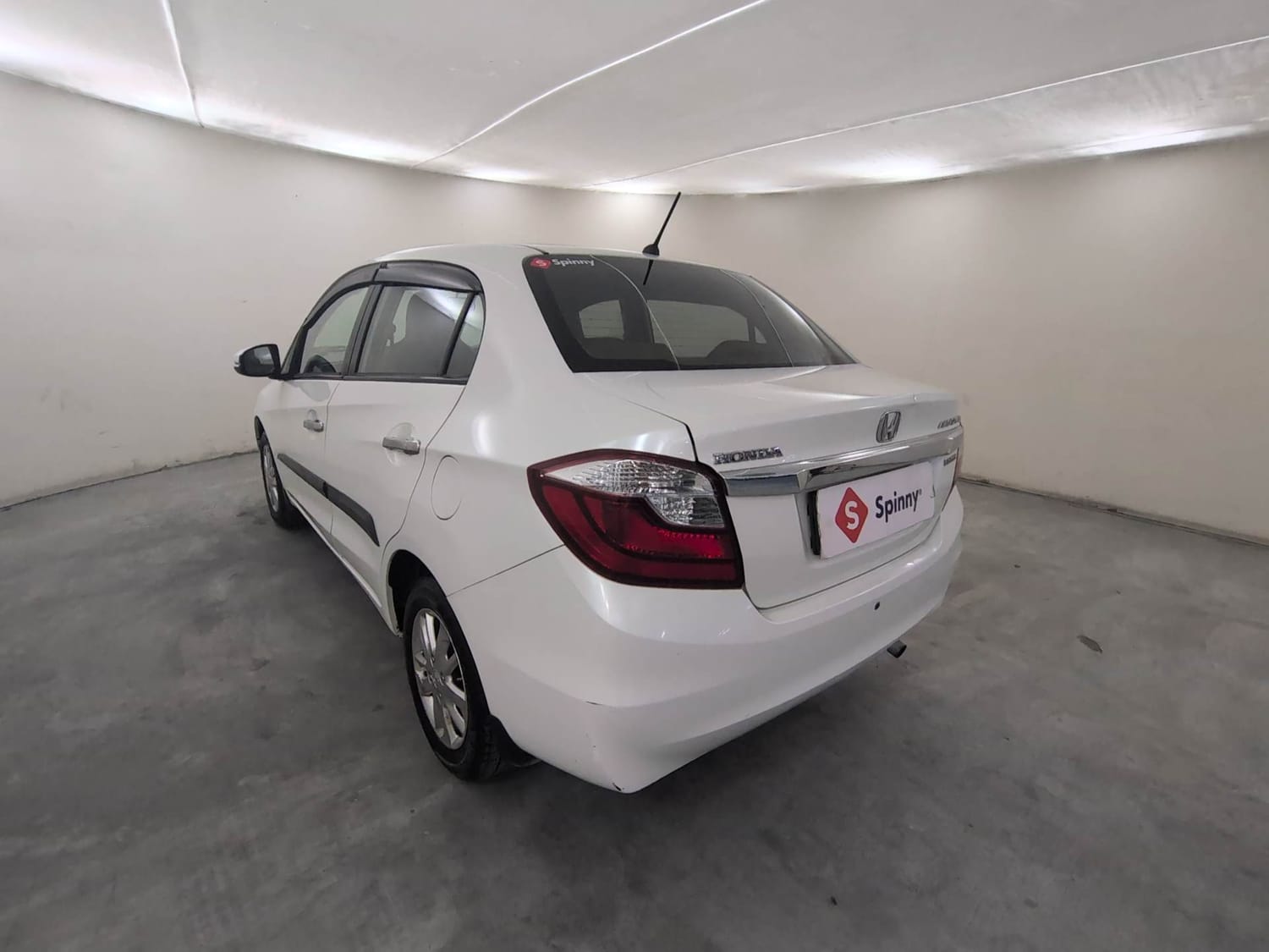 Used 2016 Honda Amaze 1.5 VX i-DTEC Diesel Manual exterior LEFT REAR CORNER VIEW
